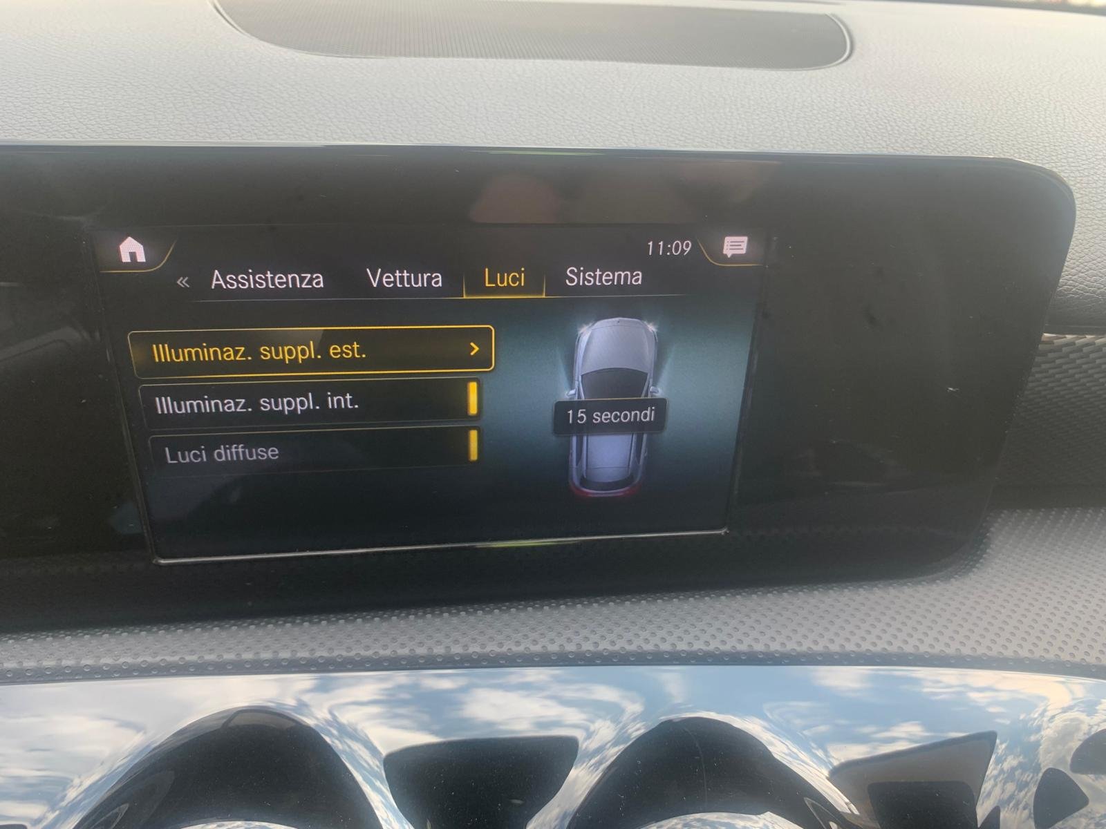 MERCEDES-BENZ A180d