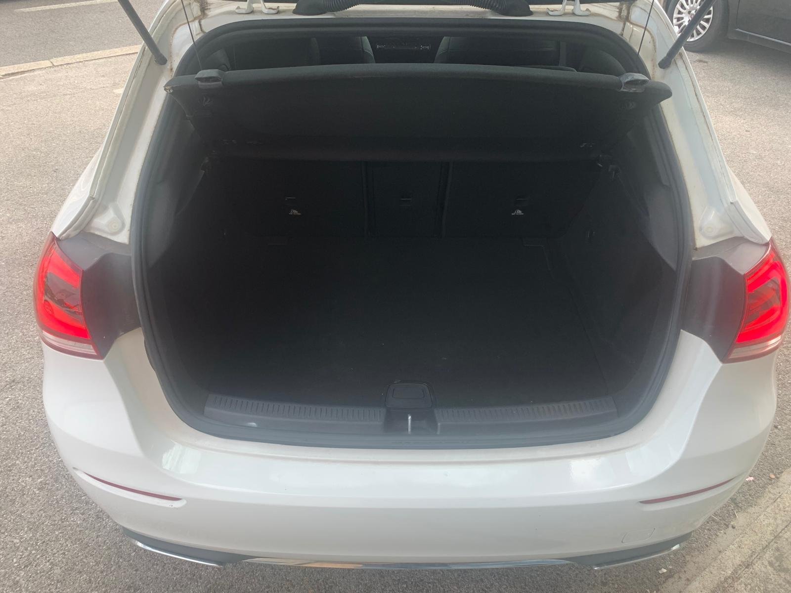 MERCEDES-BENZ A180d