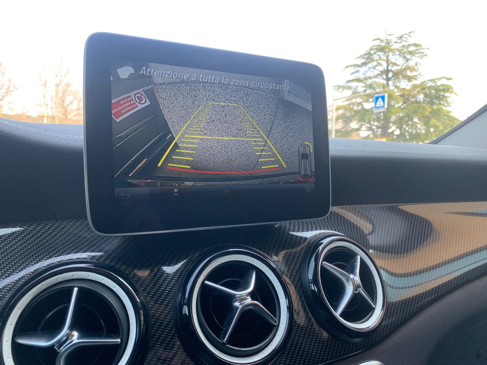 MERCEDES-BENZ GLA 180 EDITION