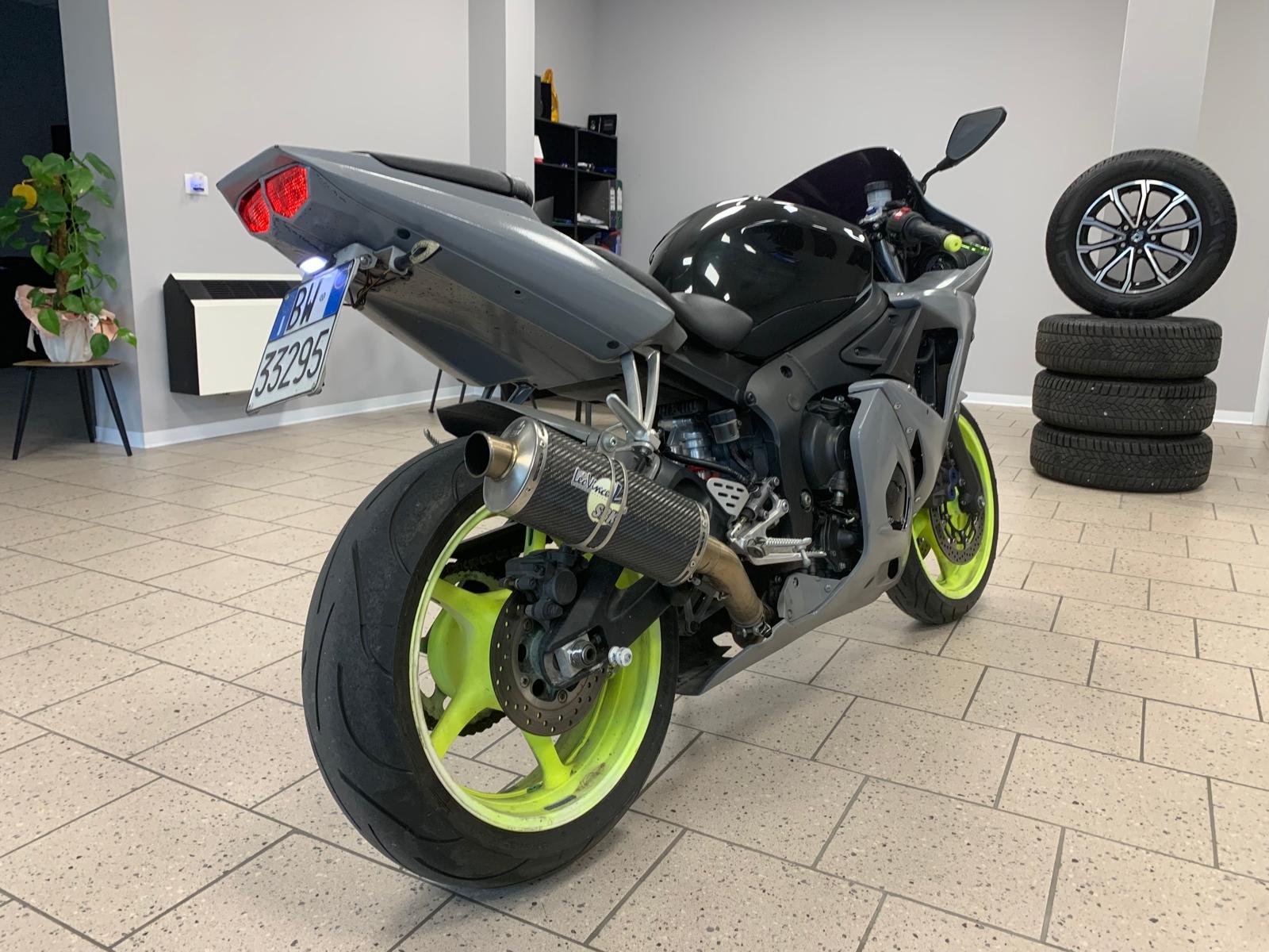 YAMAHA R6