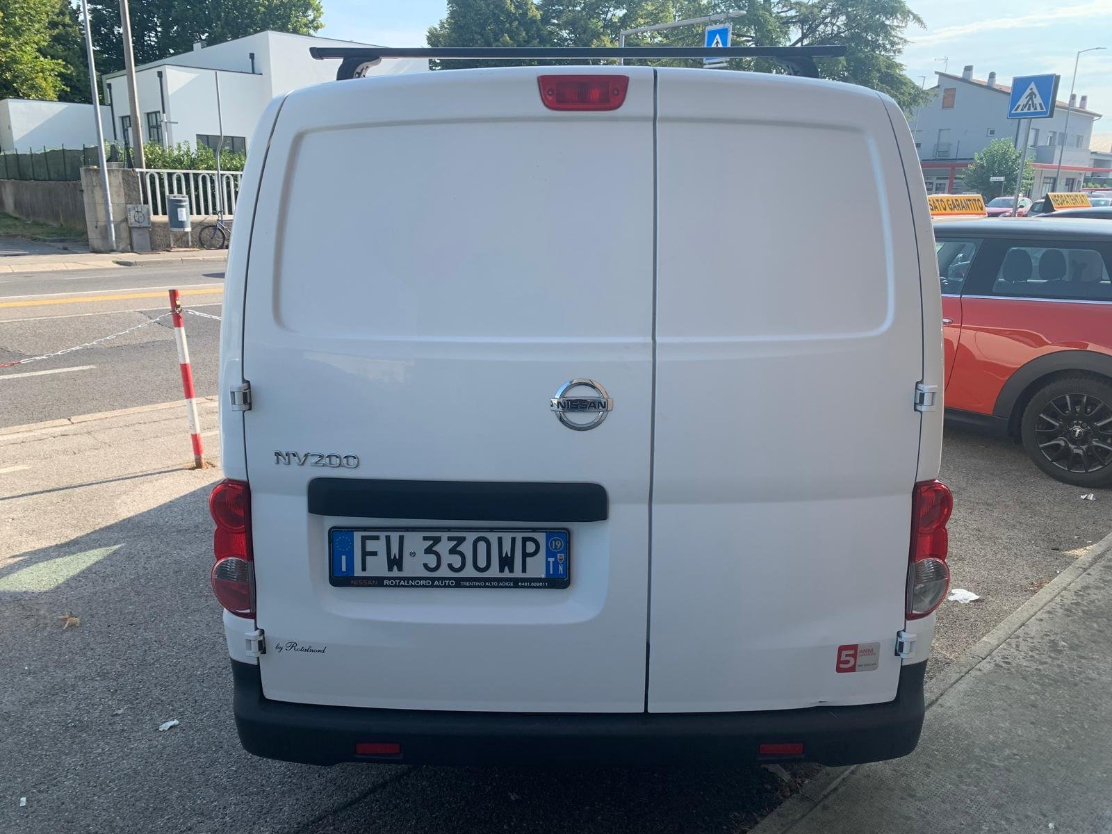 NISSAN NV200