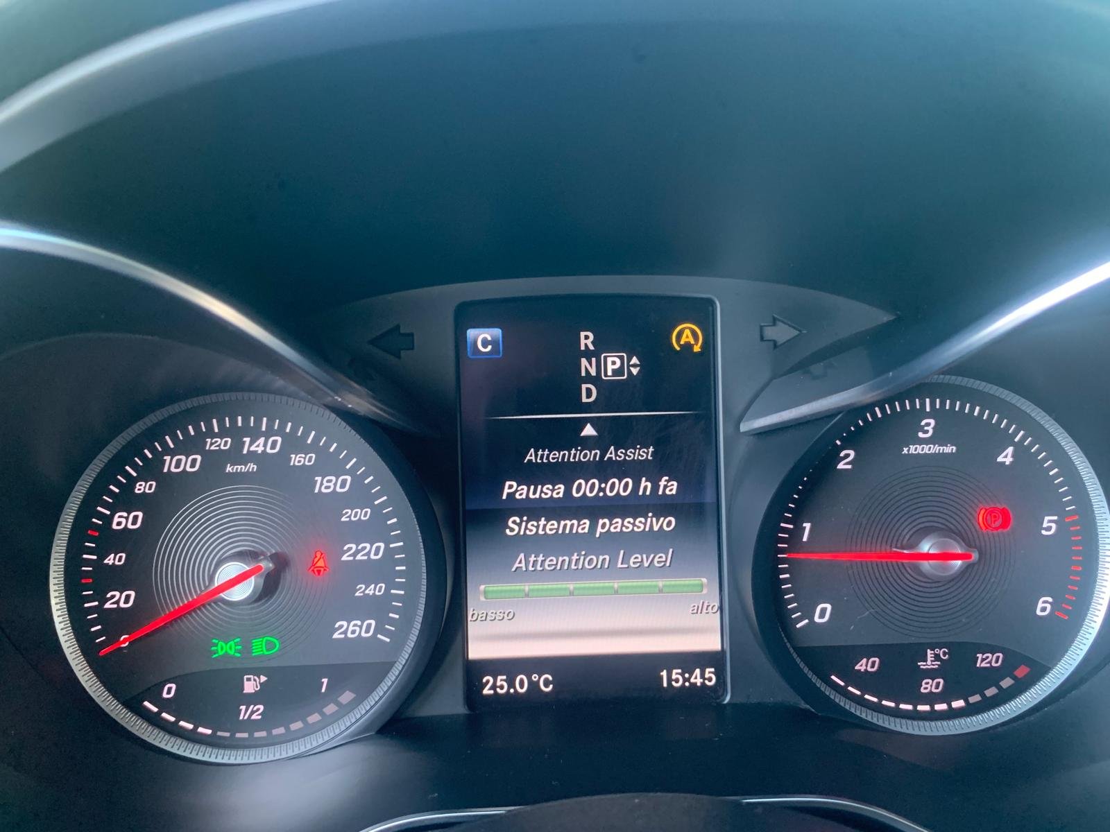 MERCEDES-BENZ C220