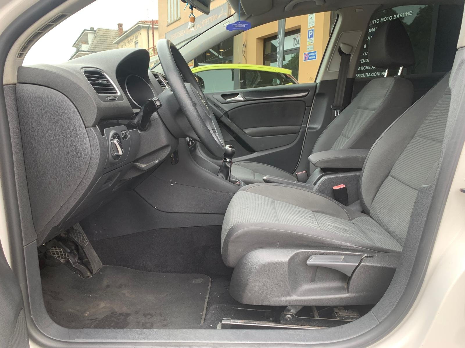 VOLKSWAGEN GOLF VI