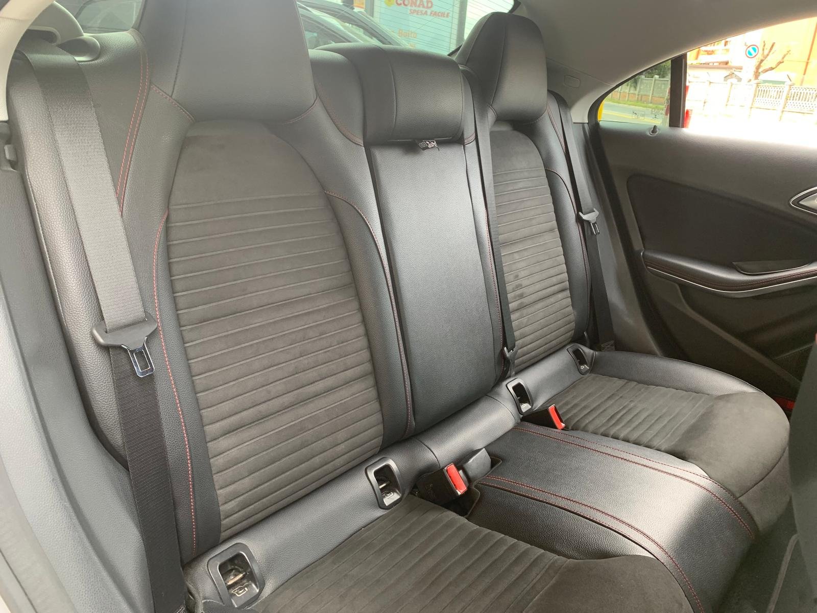 MERCEDES-BENZ CLA 200d PREMIUM AMG PACK