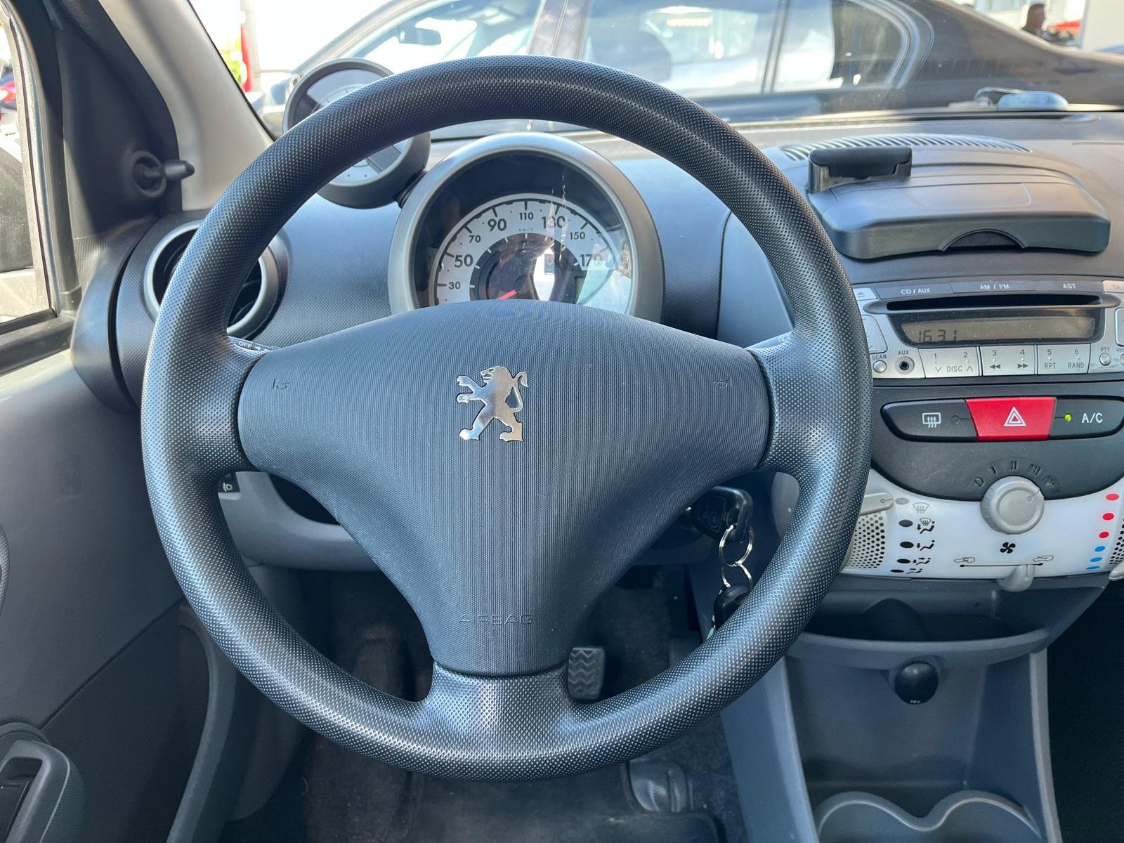 PEUGEOT 107