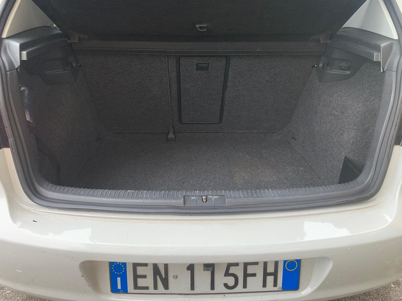 VOLKSWAGEN GOLF VI