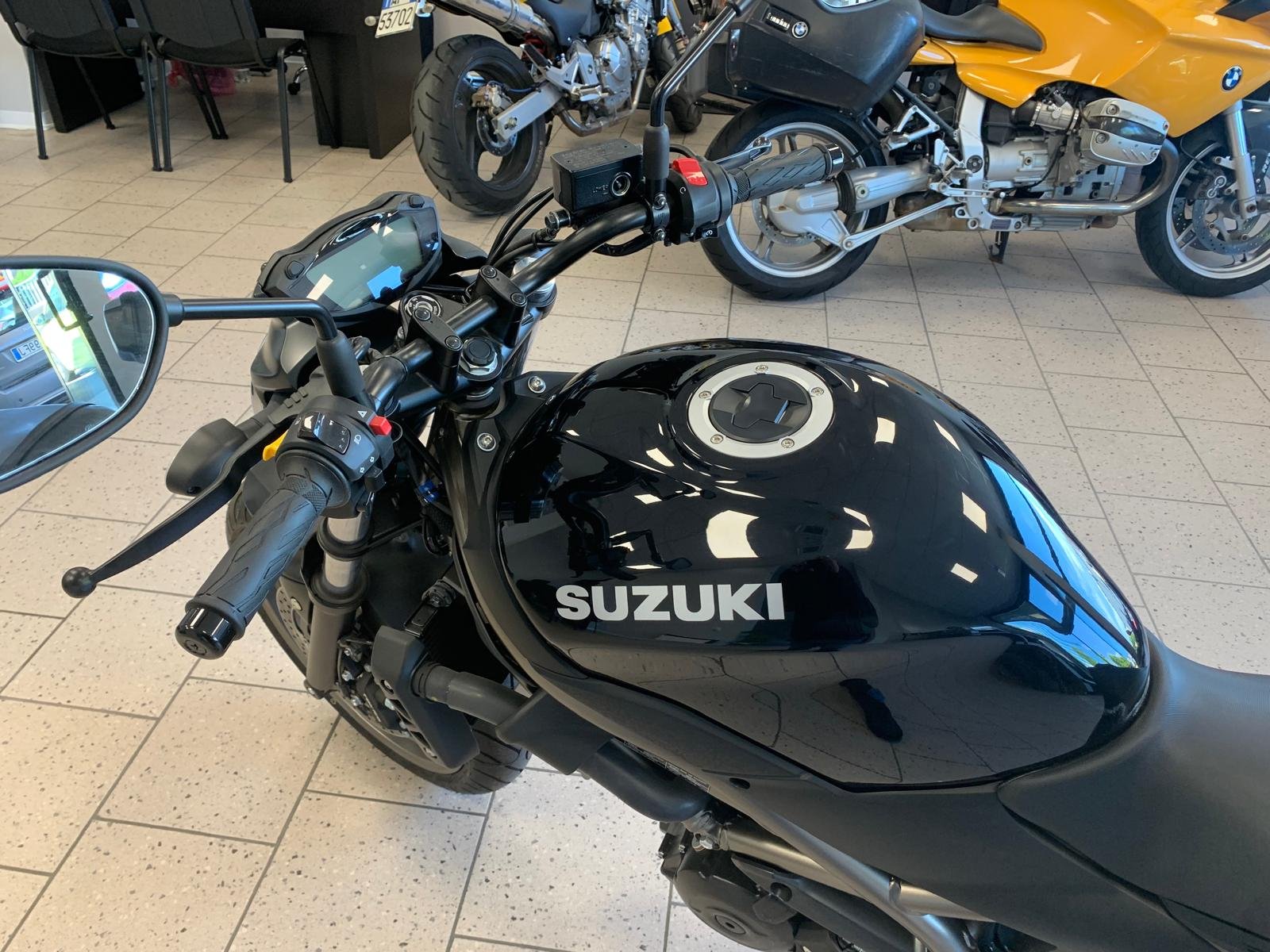 SUZUKI SV650