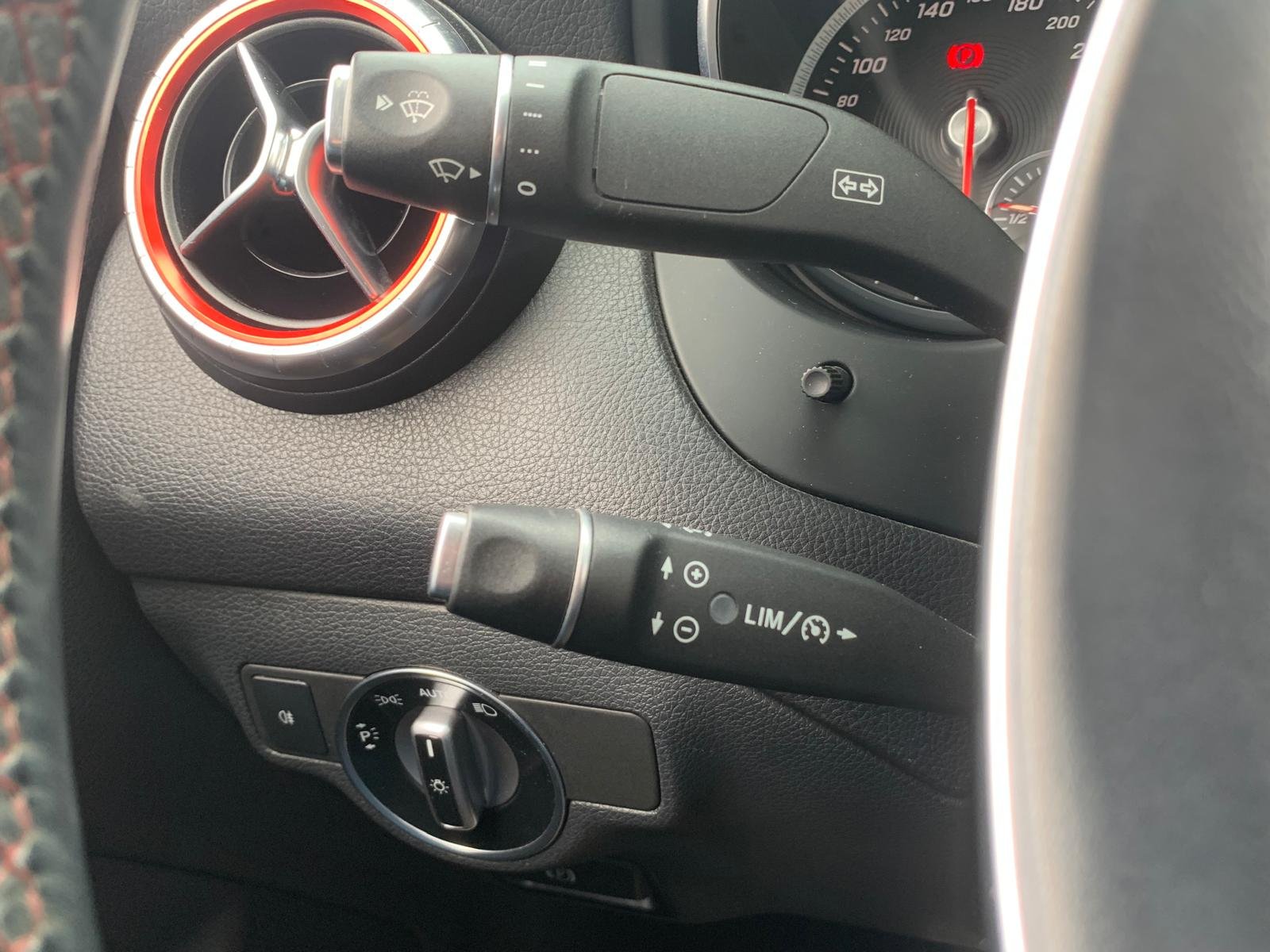 MERCEDES-BENZ CLA 200d PREMIUM AMG PACK