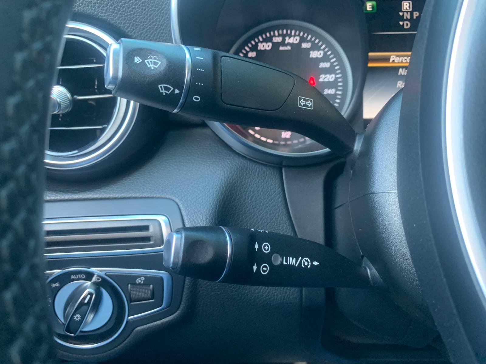MERCEDES-BENZ C220