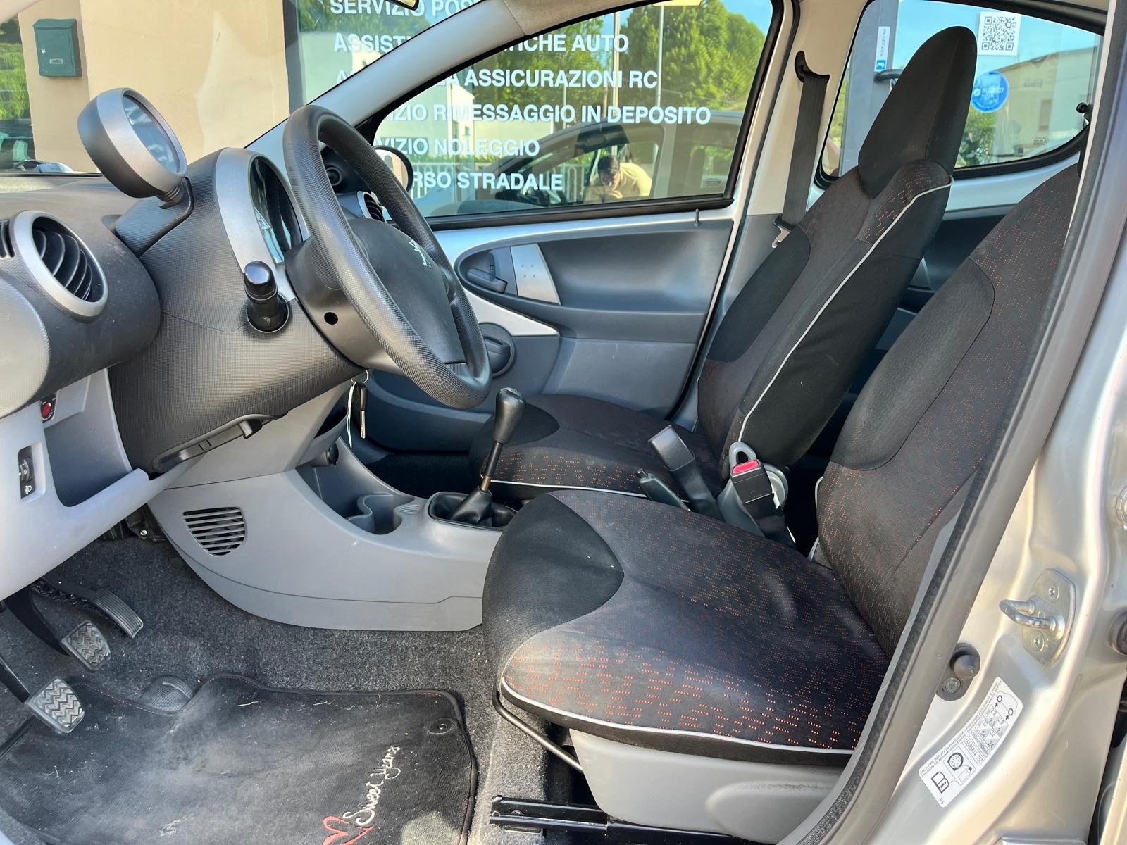 PEUGEOT 107