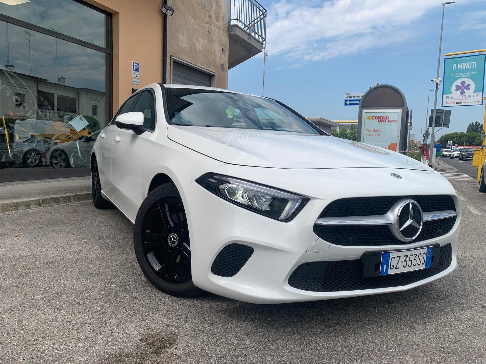 MERCEDES-BENZ A180d