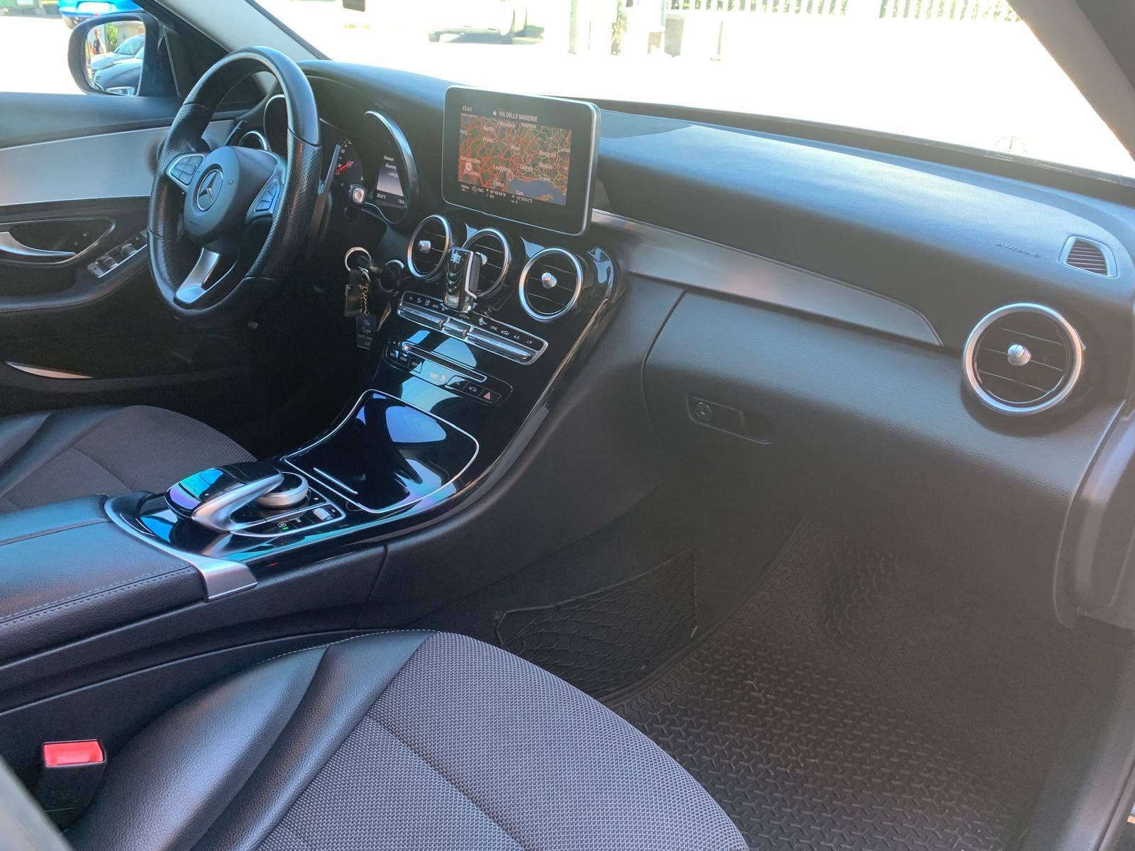 MERCEDES-BENZ C220