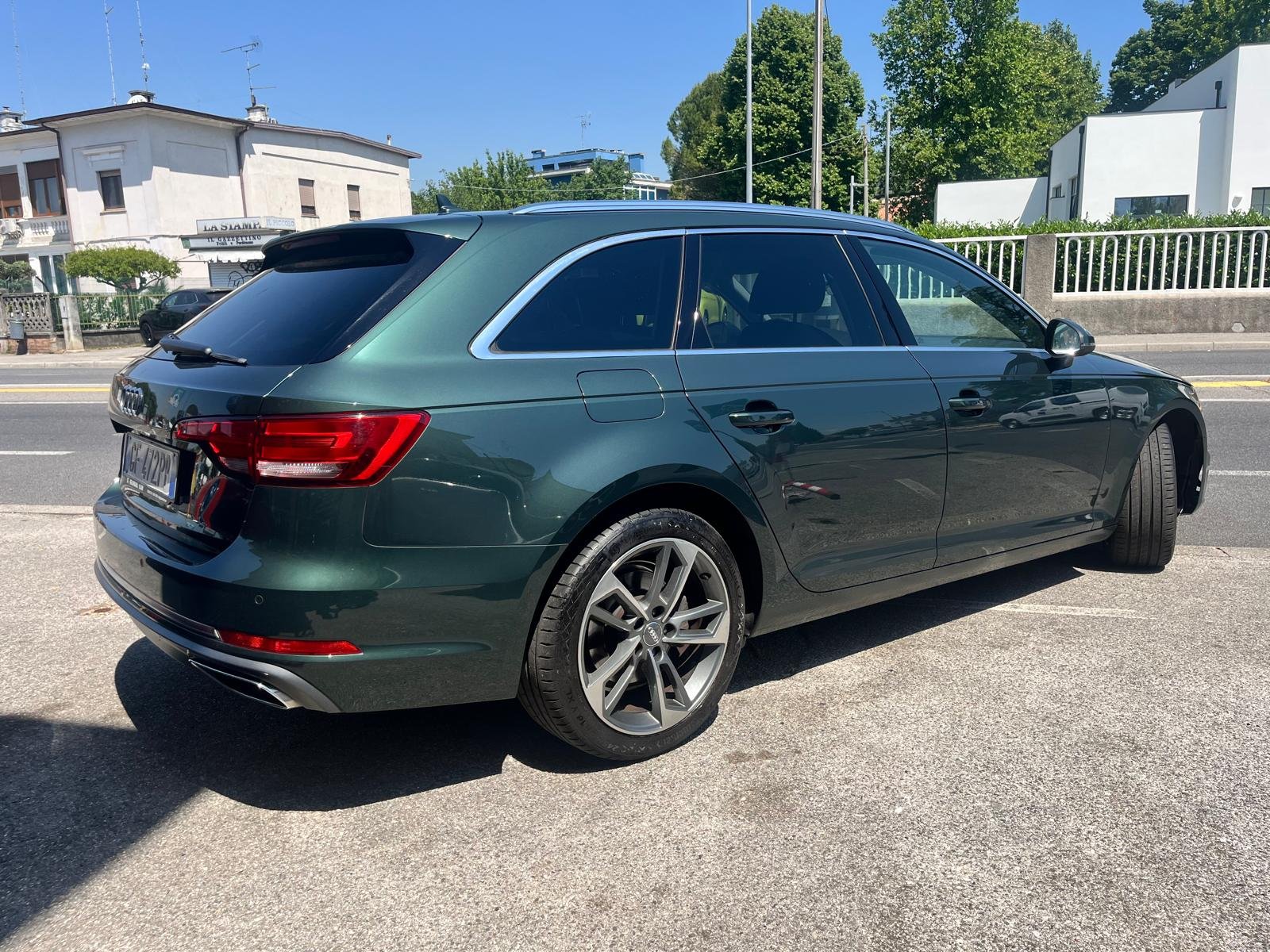 AUDI A4 AVANT