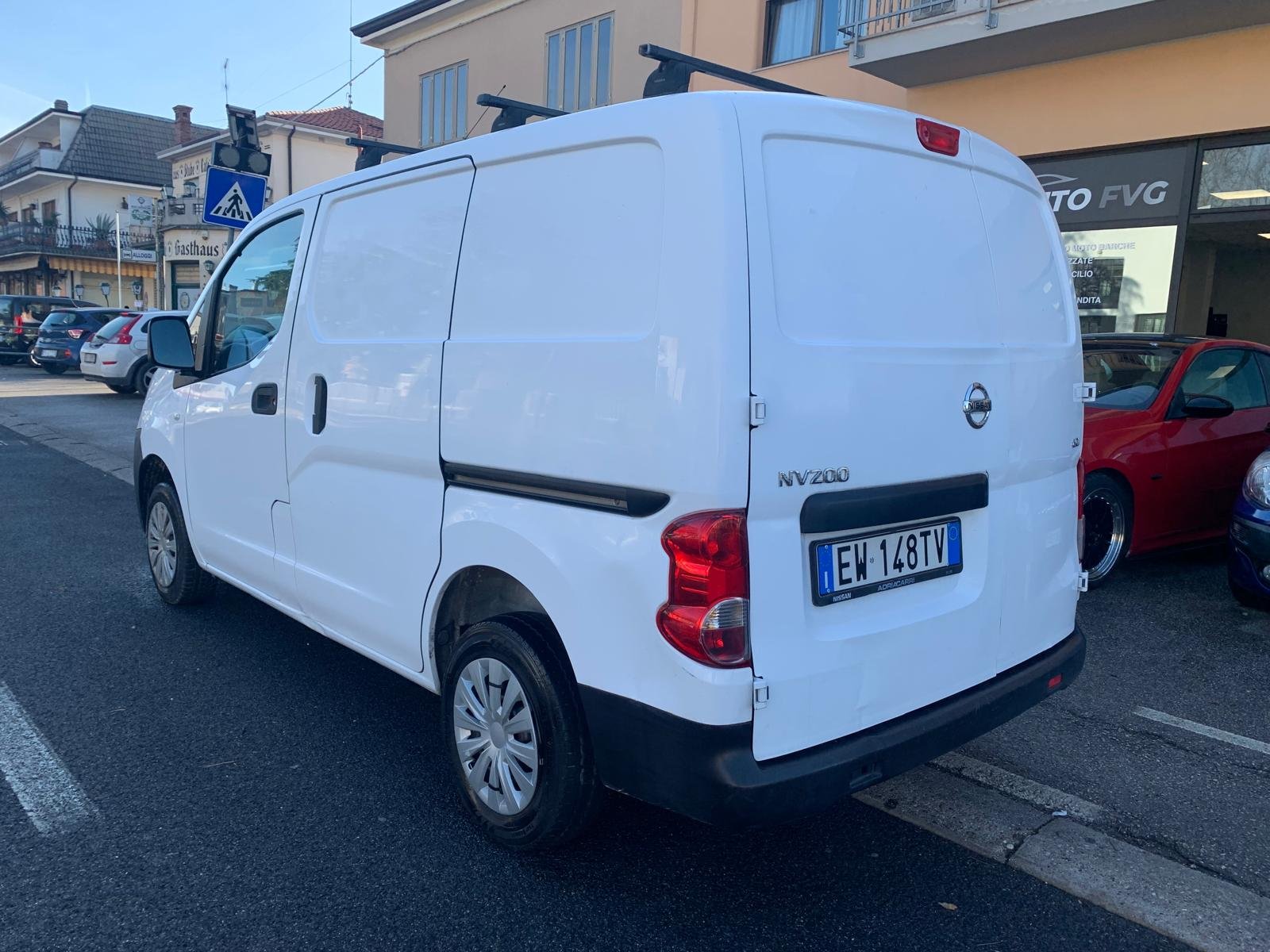 NISSAN NV200