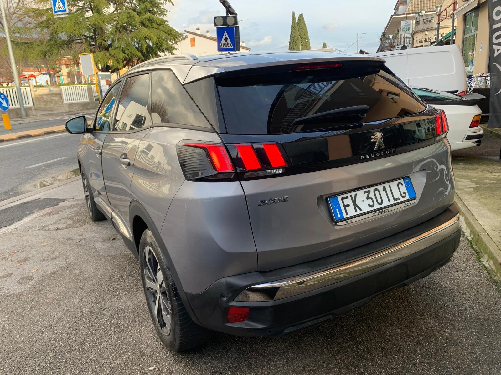 PEUGEOT 3008
