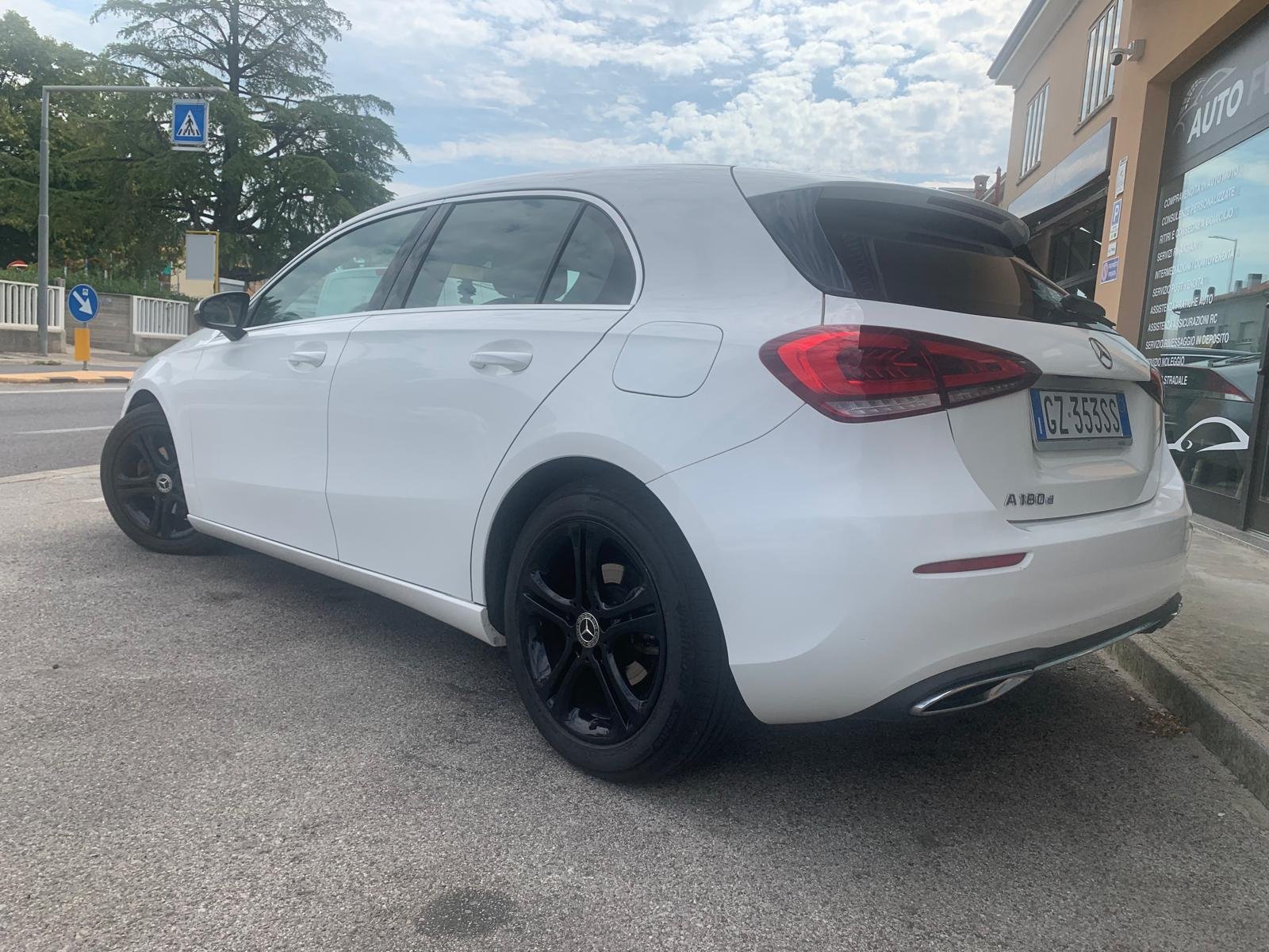 MERCEDES-BENZ A180d