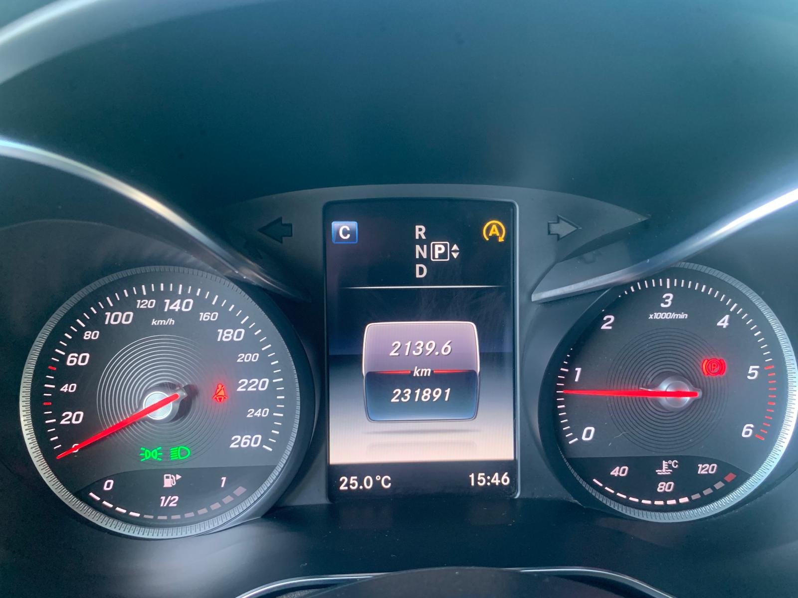 MERCEDES-BENZ C220