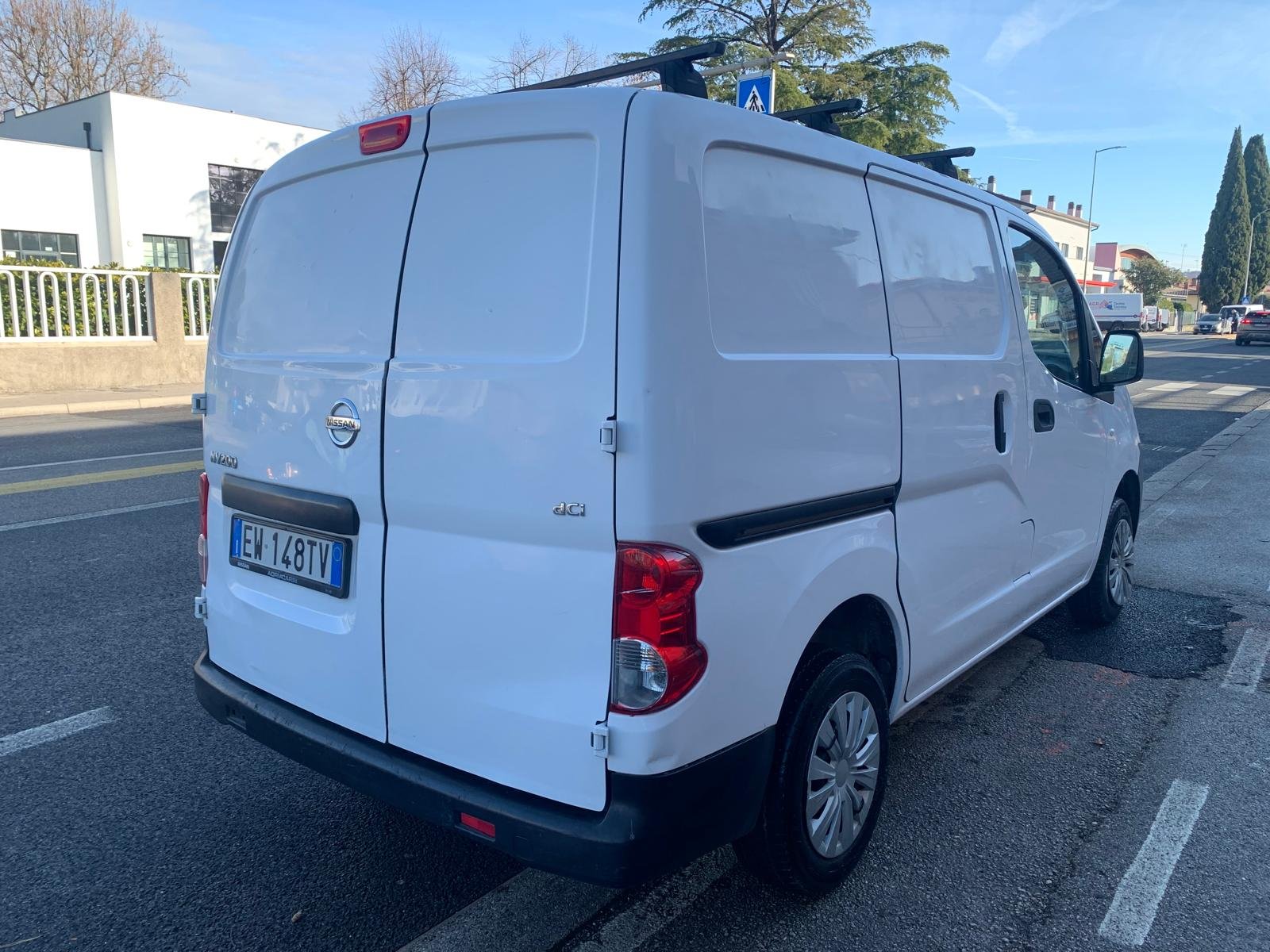 NISSAN NV200