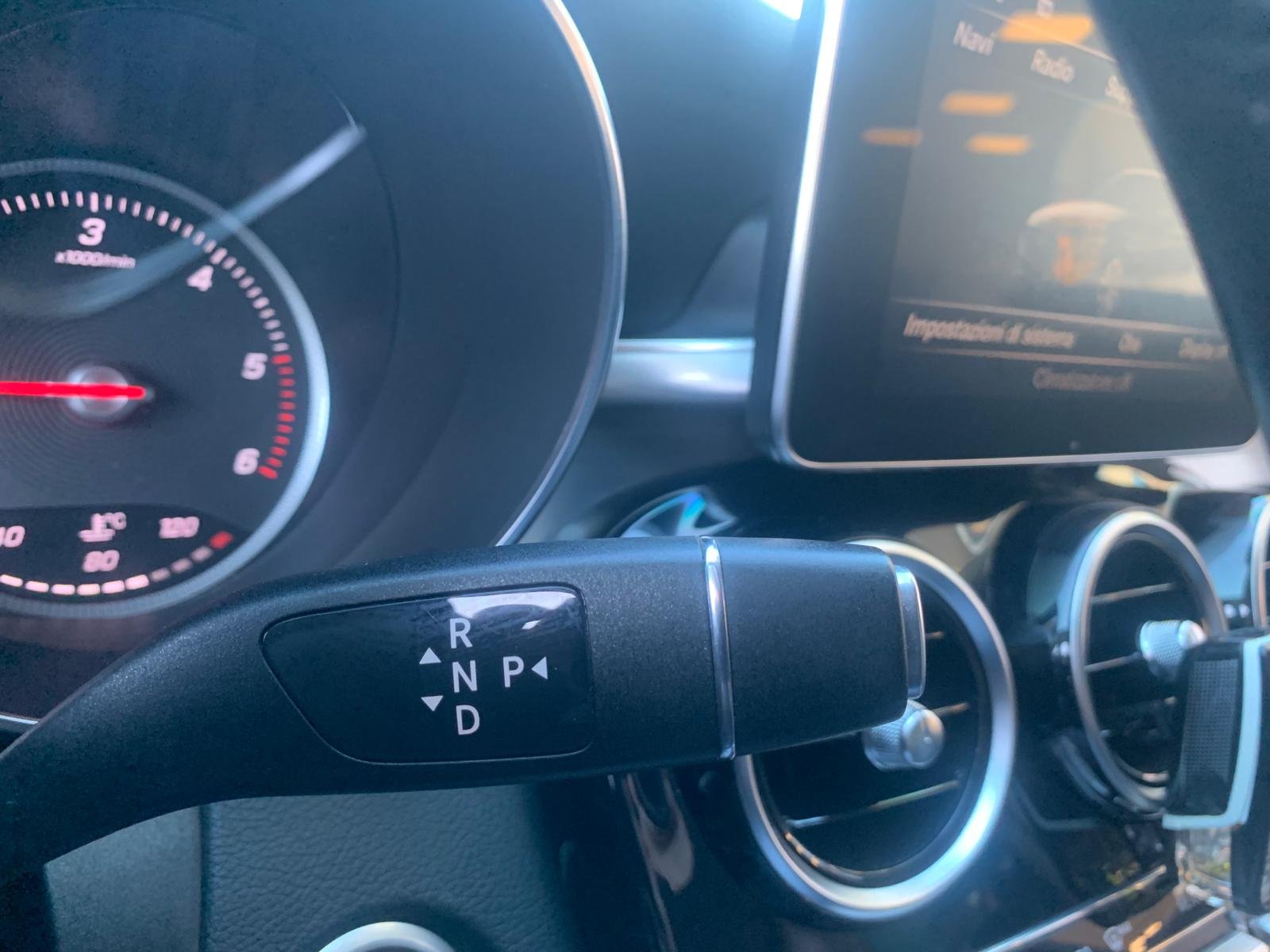 MERCEDES-BENZ C220