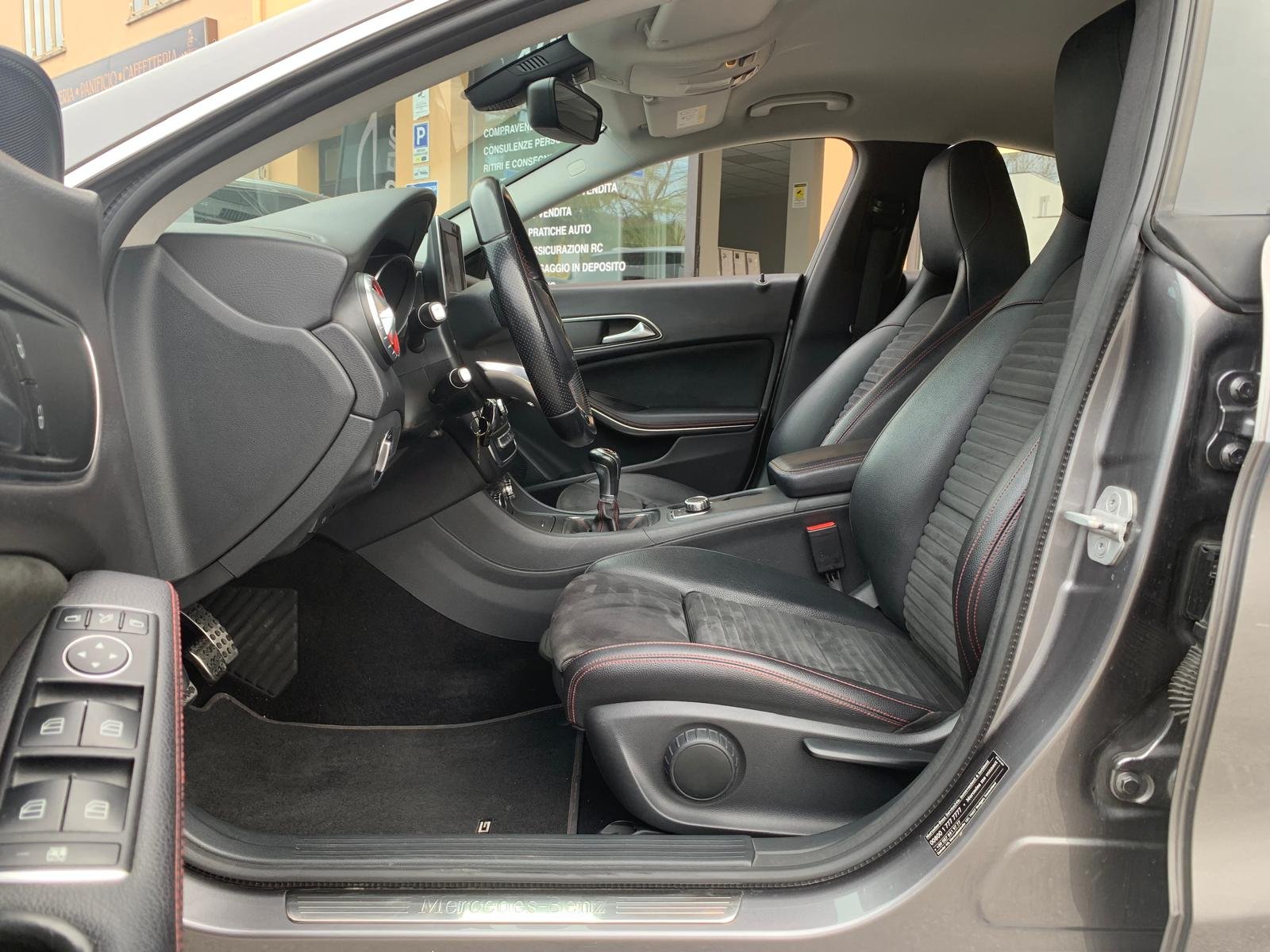 MERCEDES-BENZ CLA 200d PREMIUM AMG PACK