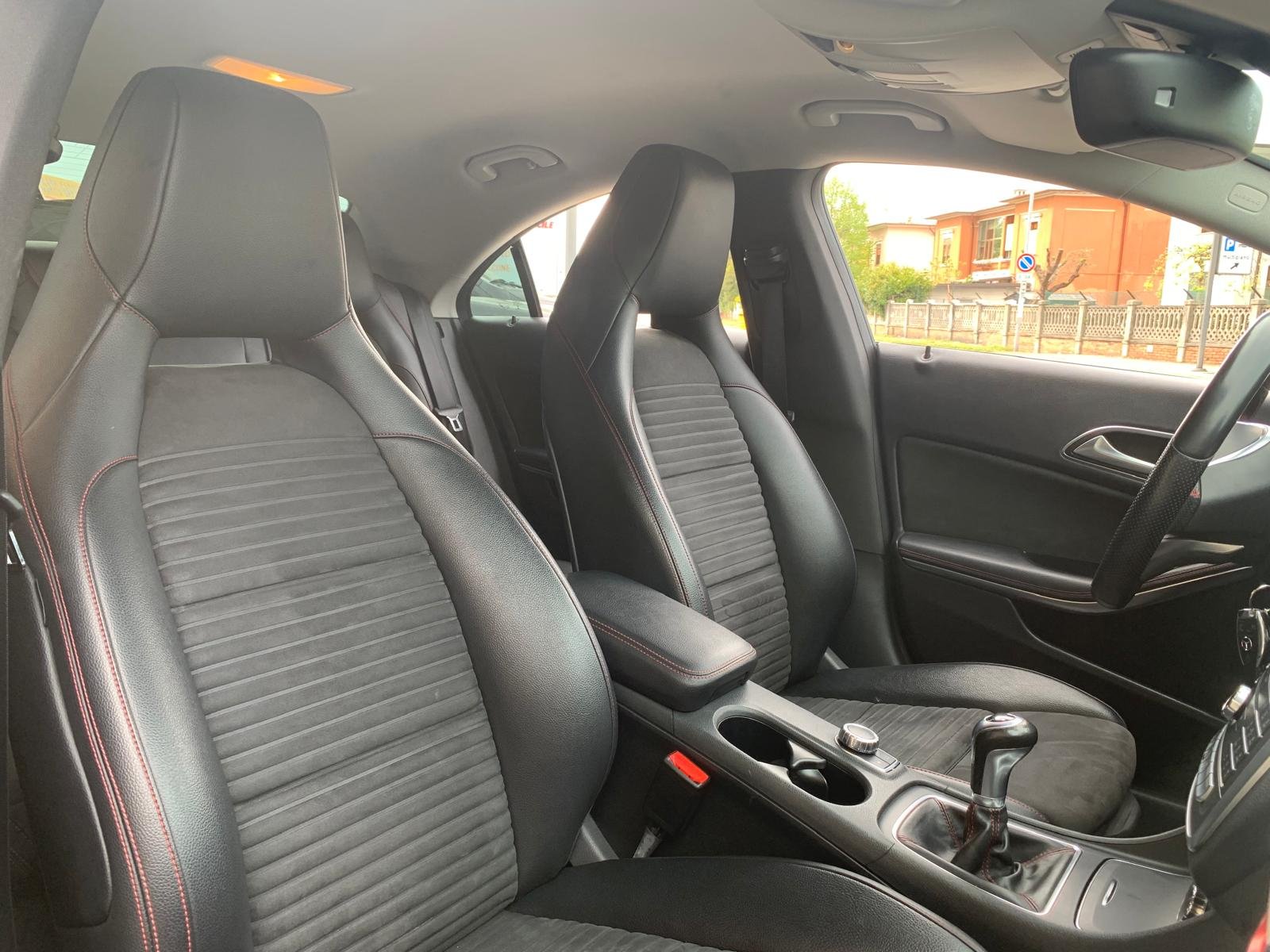 MERCEDES-BENZ CLA 200d PREMIUM AMG PACK