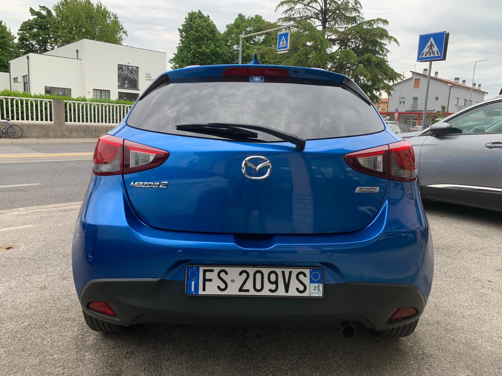 MAZDA 2