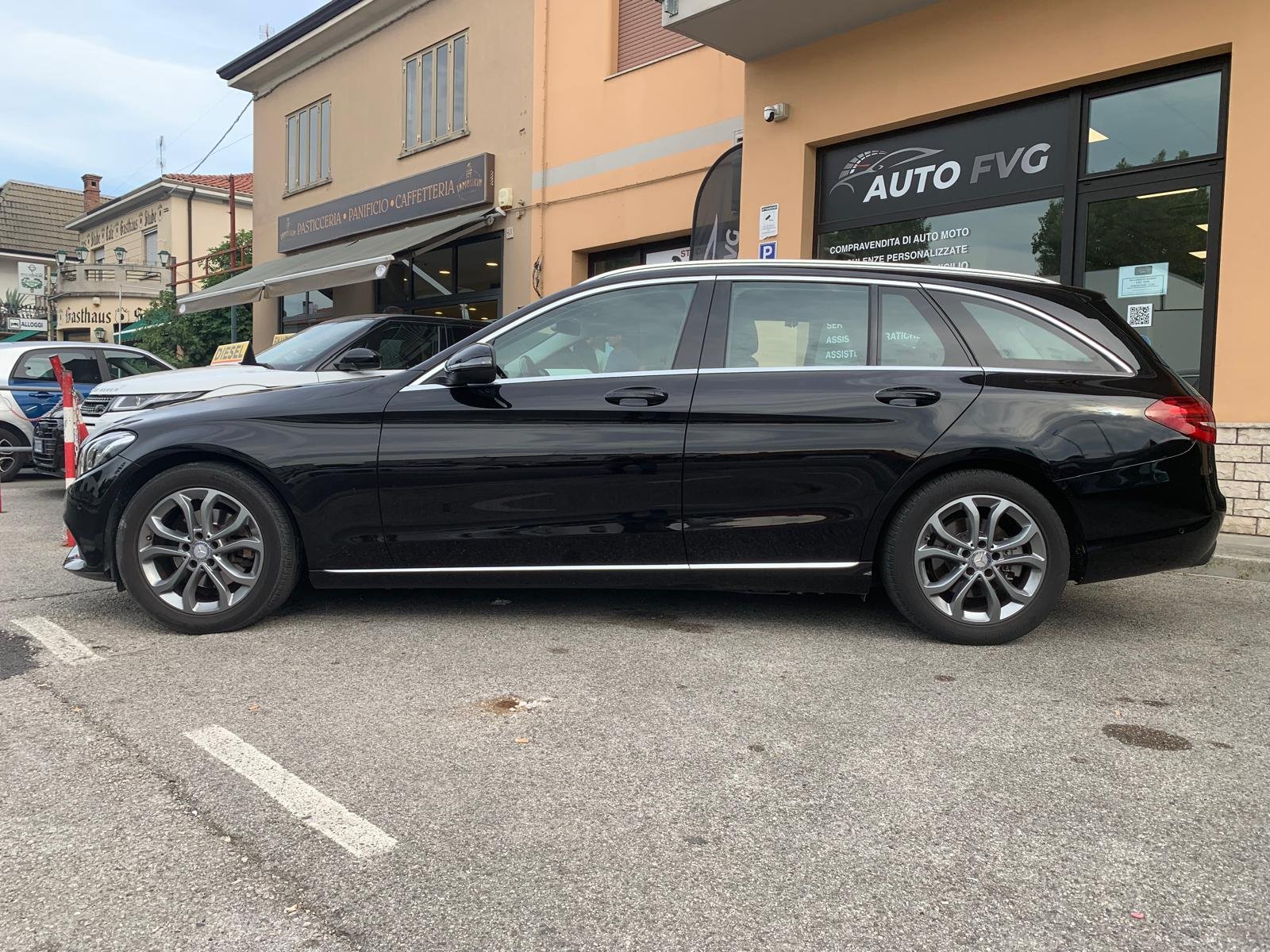 MERCEDES BENZ 220D