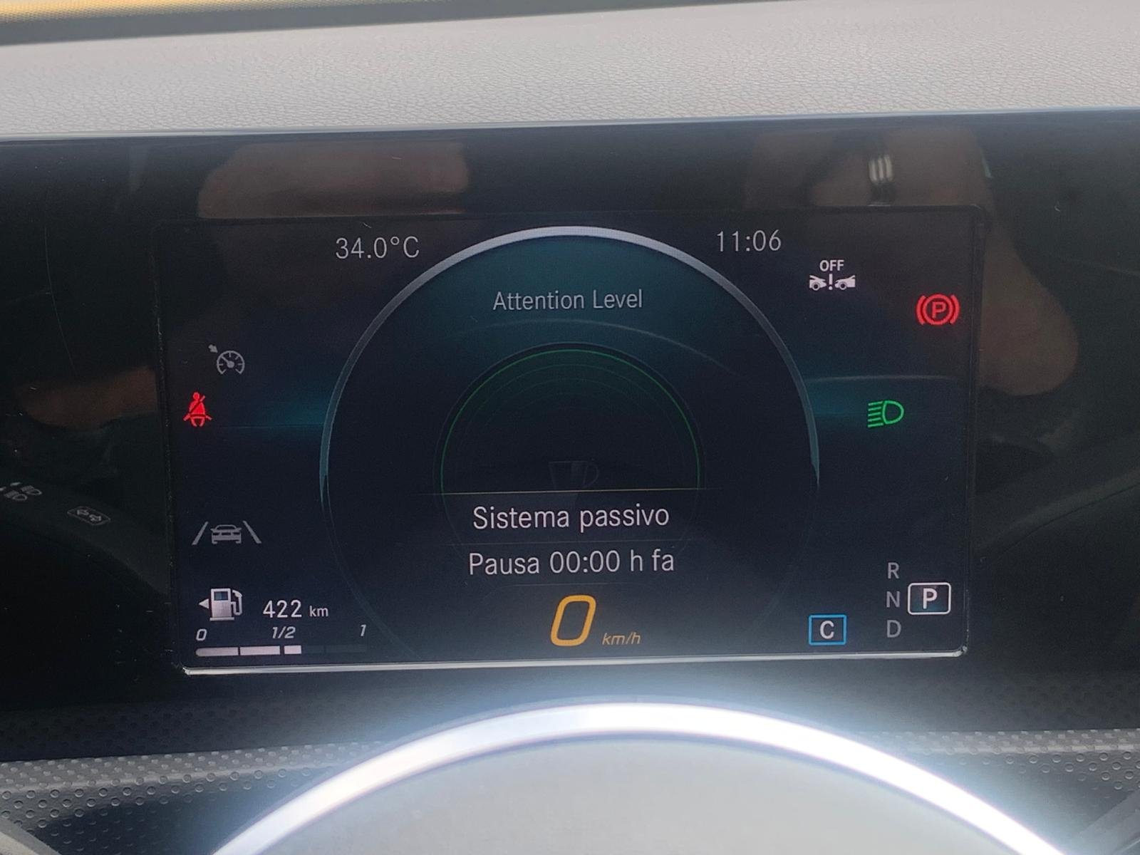 MERCEDES-BENZ A180d