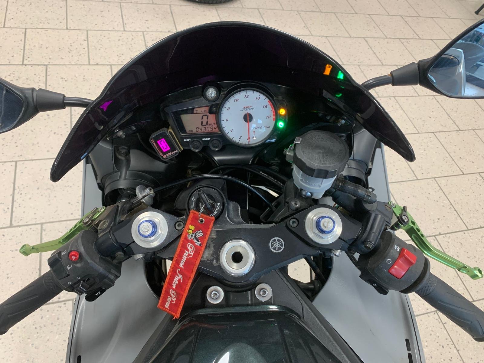 YAMAHA R6