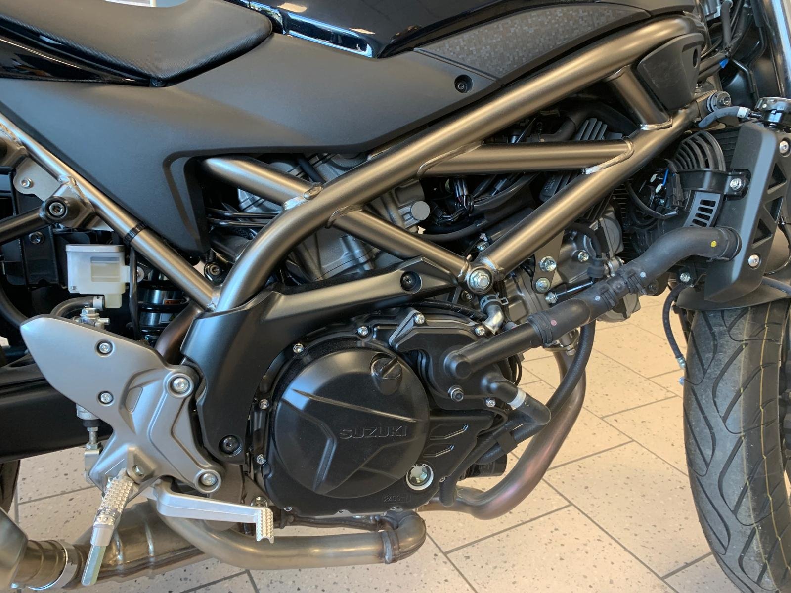 SUZUKI SV650