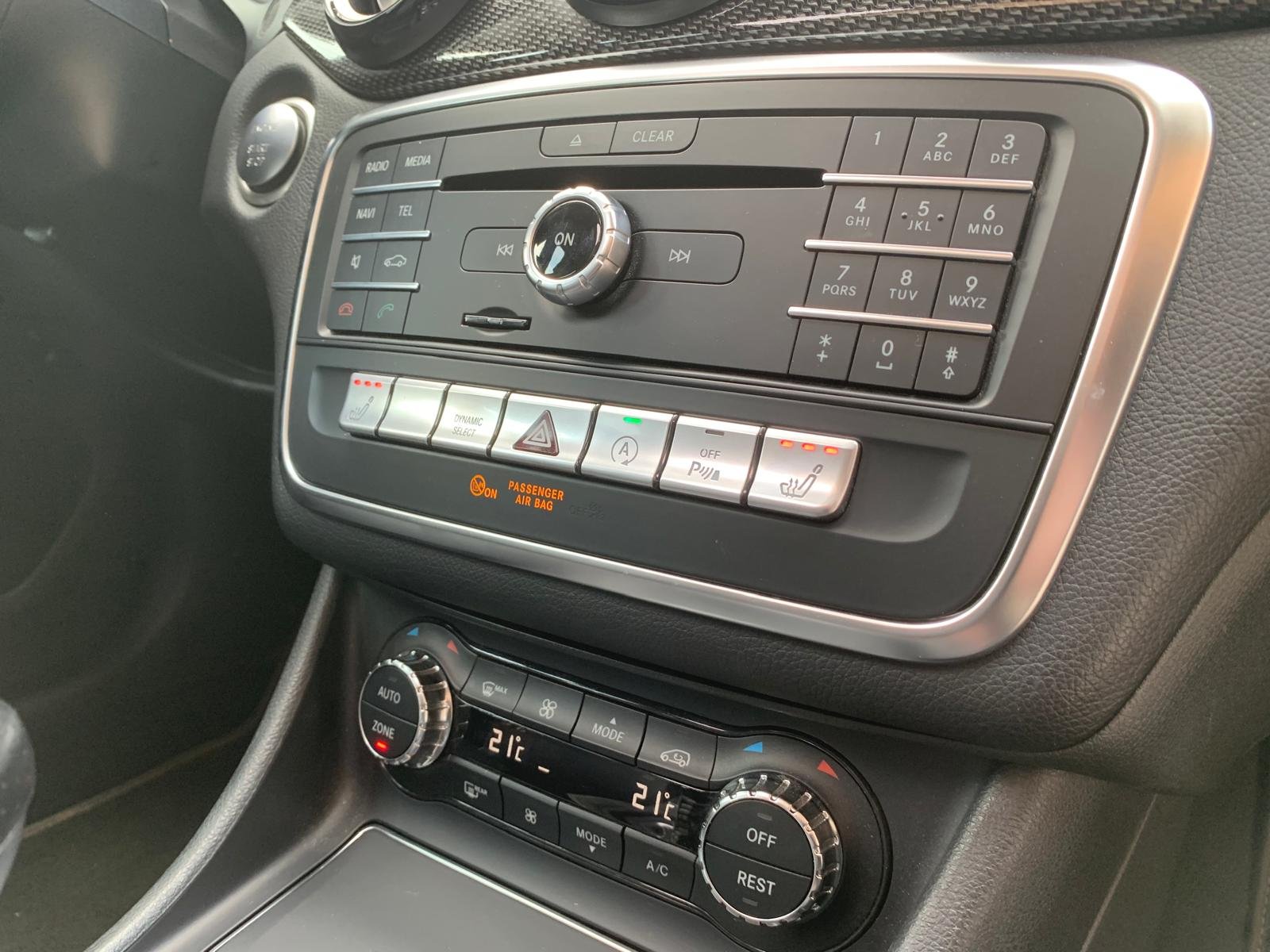 MERCEDES-BENZ GLA 180 EDITION