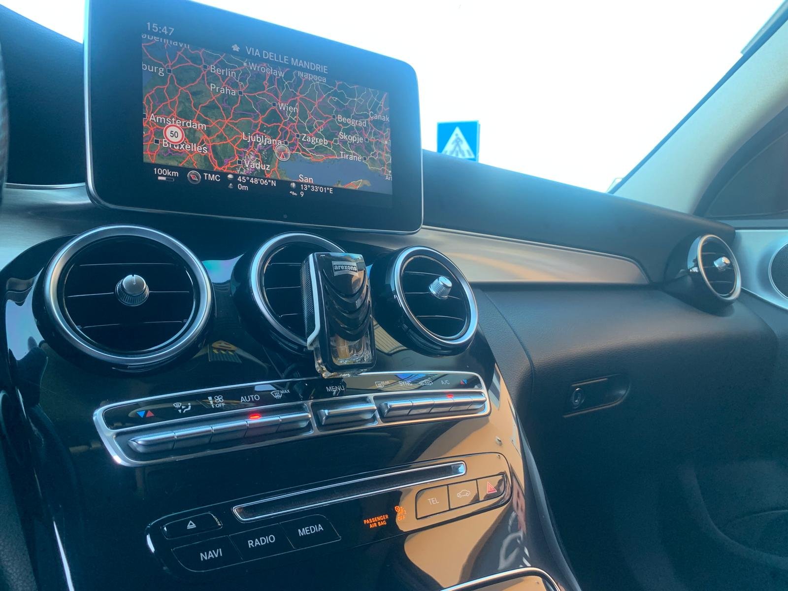 MERCEDES-BENZ C220