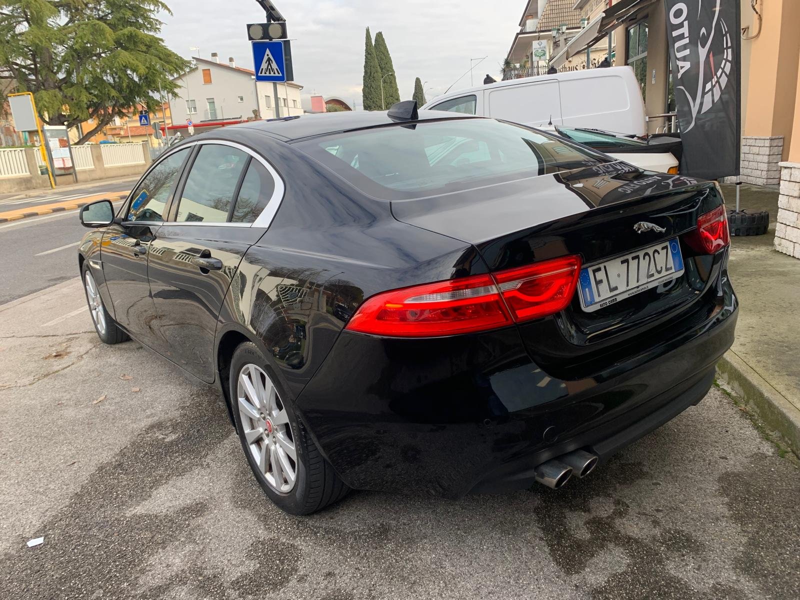 JAGUAR XE