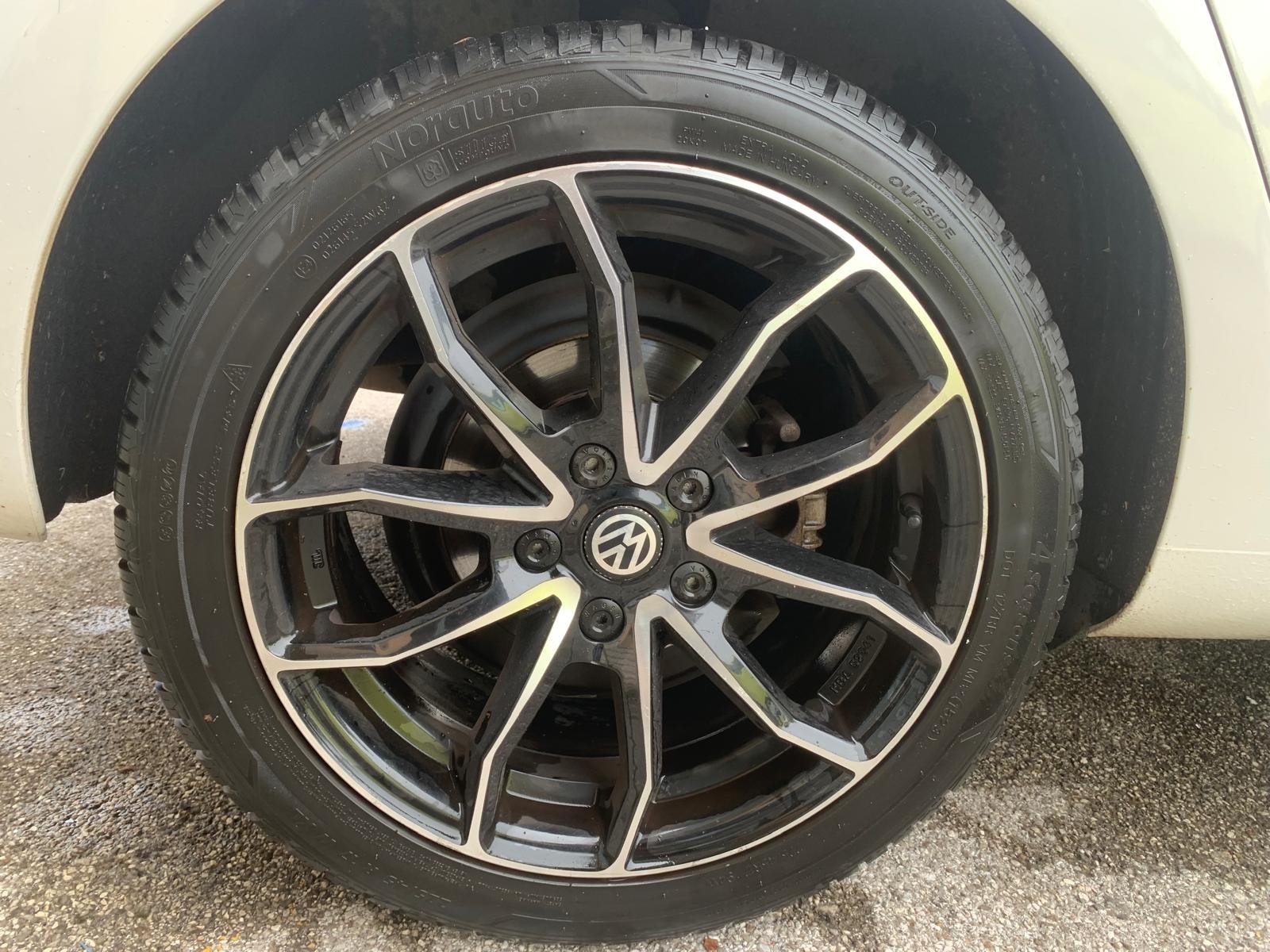 VOLKSWAGEN GOLF VI