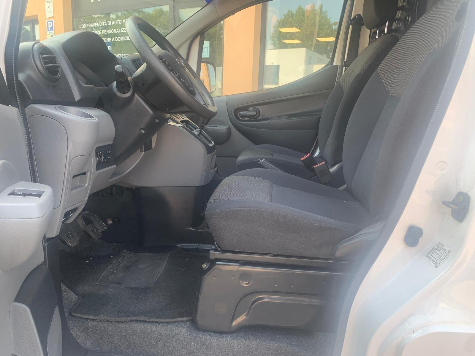 NISSAN NV200