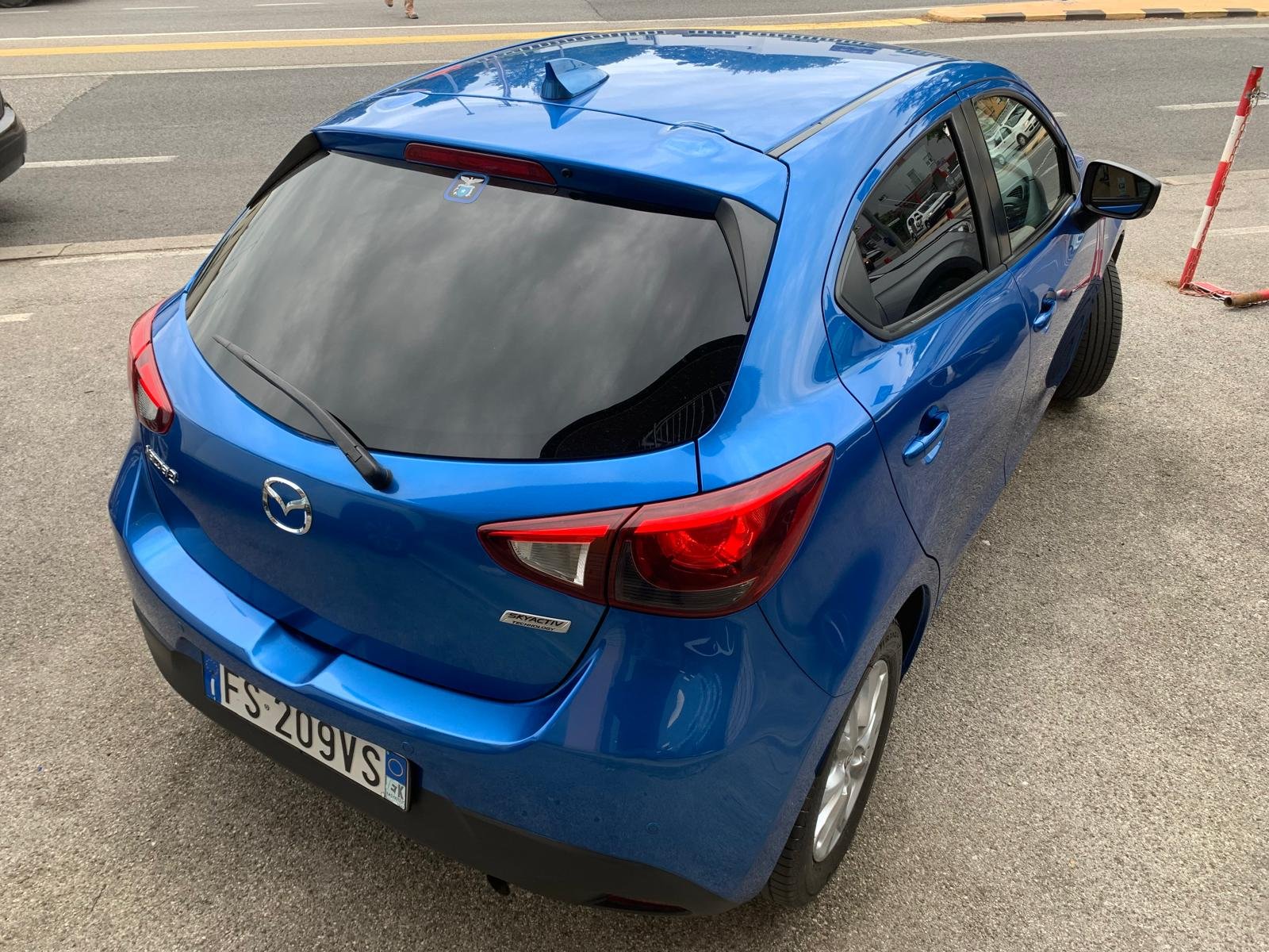 MAZDA 2