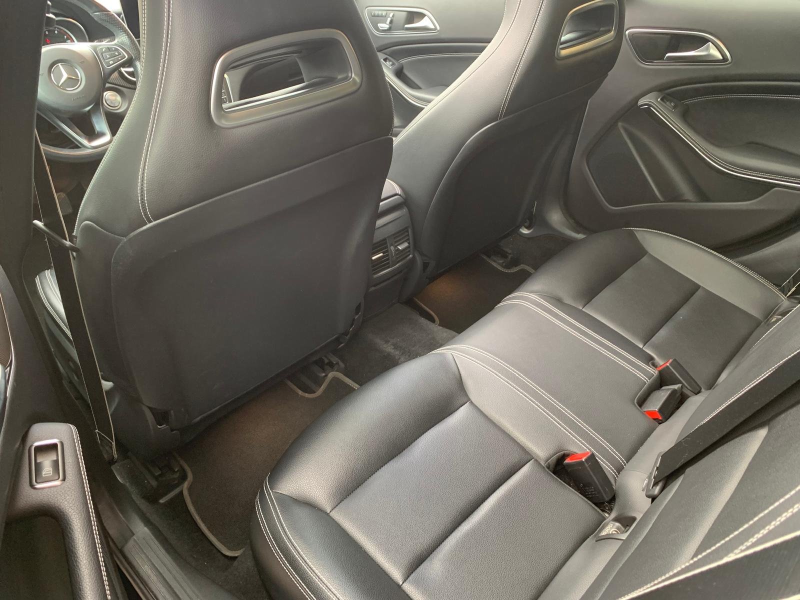 MERCEDES-BENZ GLA 180 EDITION