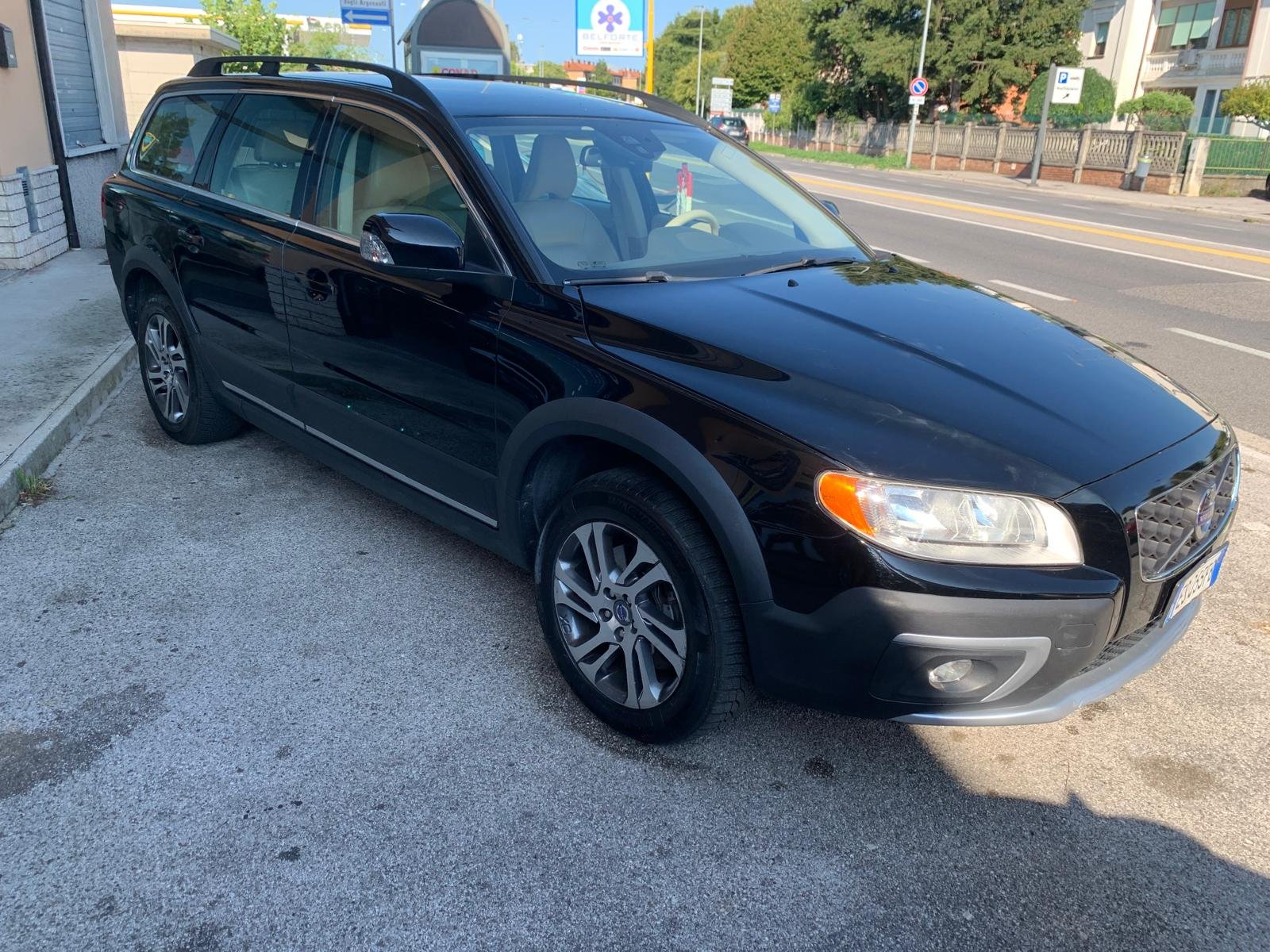 VOLVO XC70 AWD