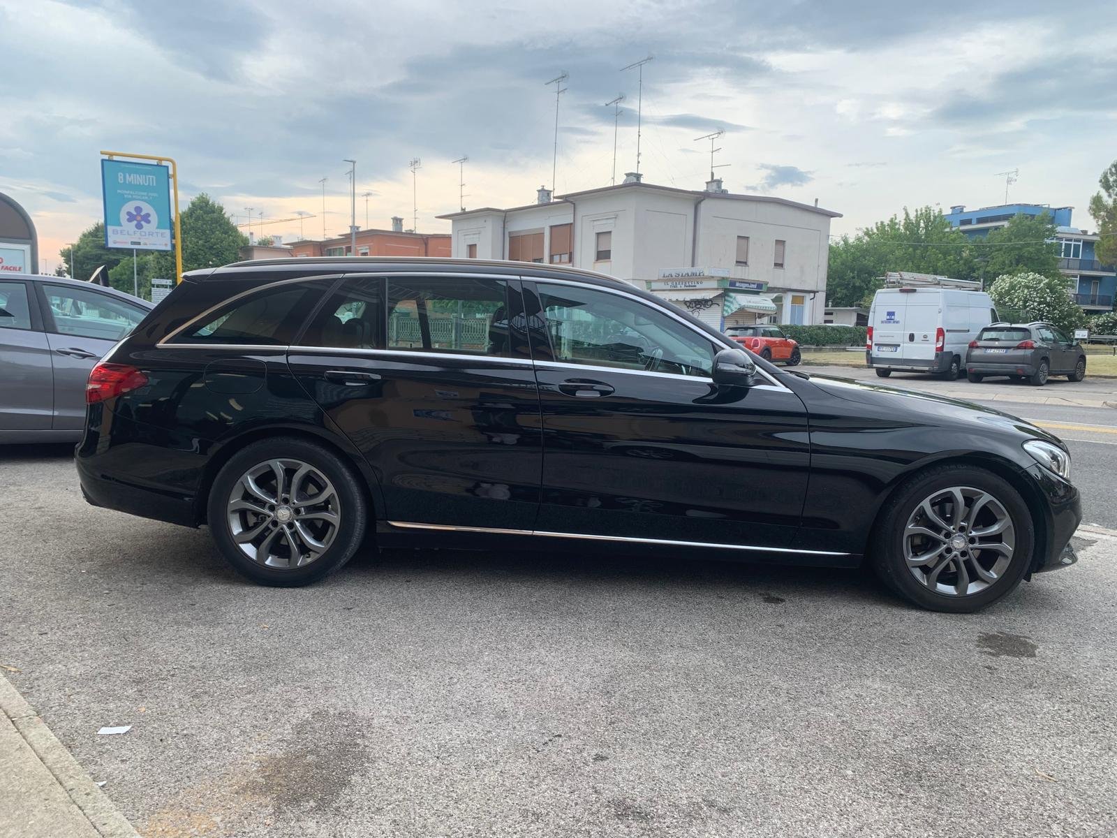 MERCEDES BENZ 220D