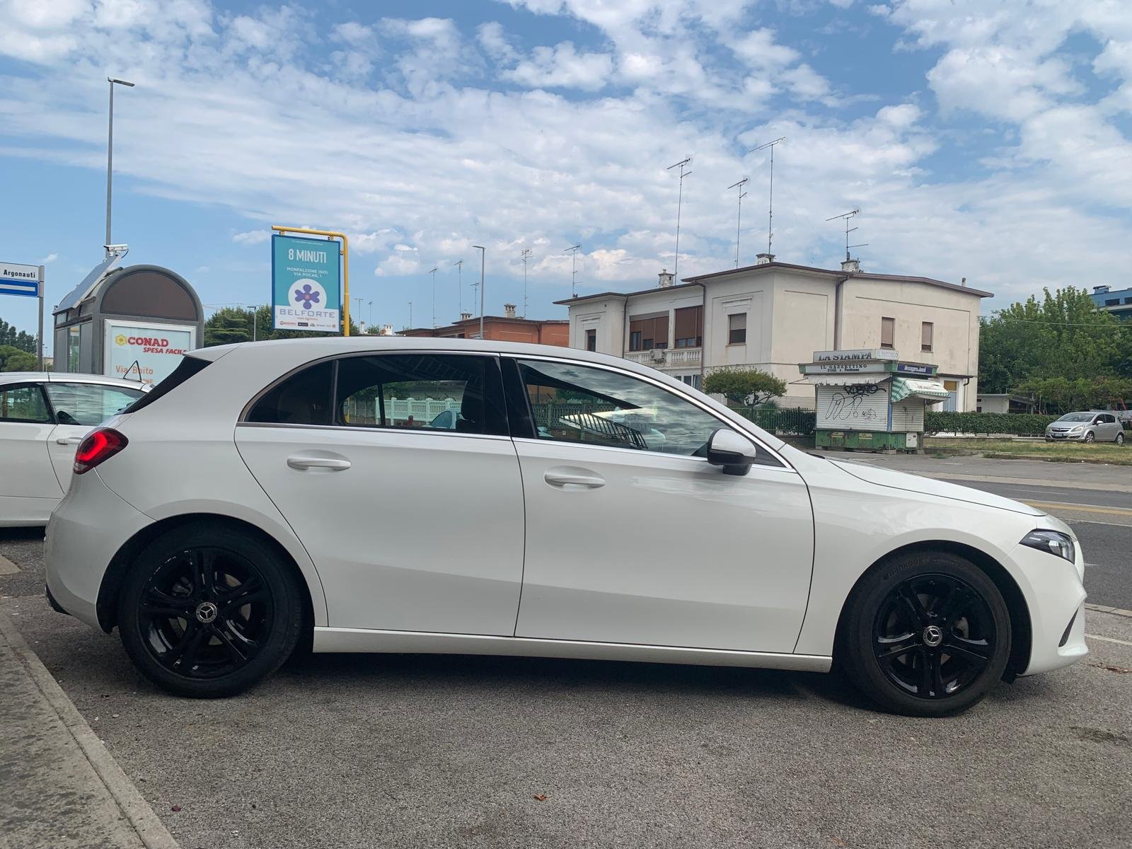 MERCEDES-BENZ A180d