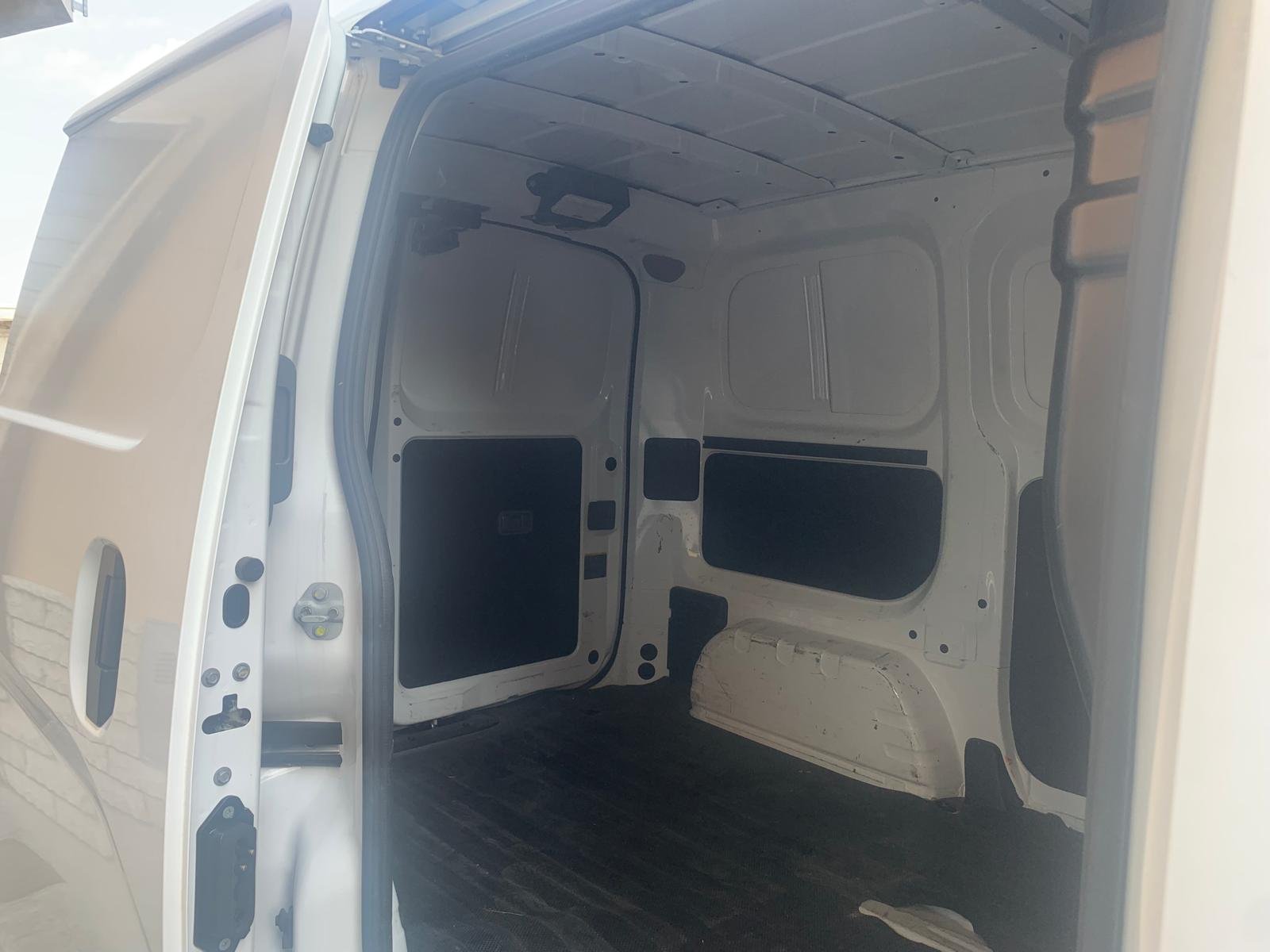 NISSAN NV200