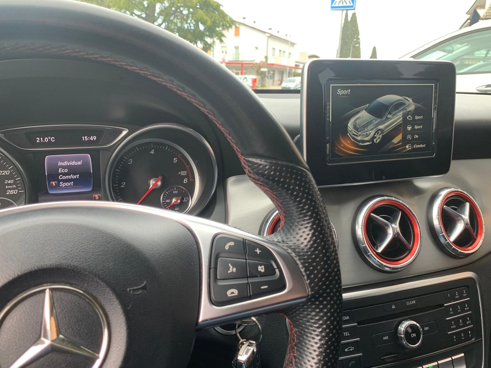 MERCEDES-BENZ CLA 200d PREMIUM AMG PACK