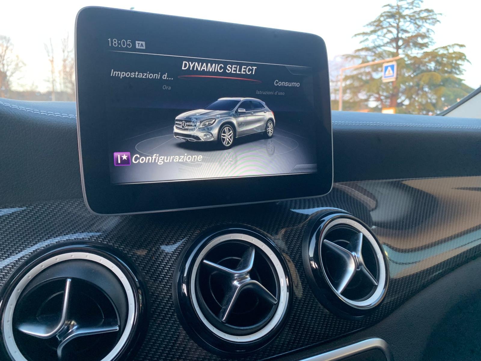 MERCEDES-BENZ GLA 180 EDITION