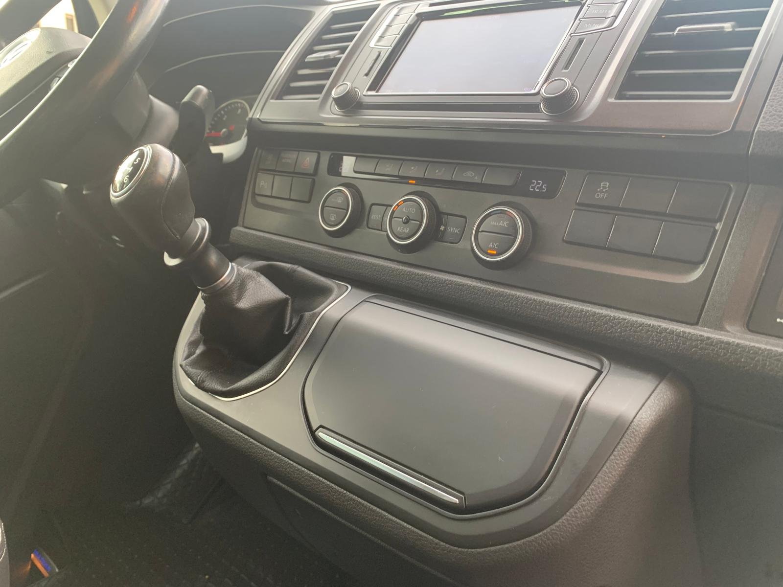 VOLKSWAGEN MULTIVAN T6