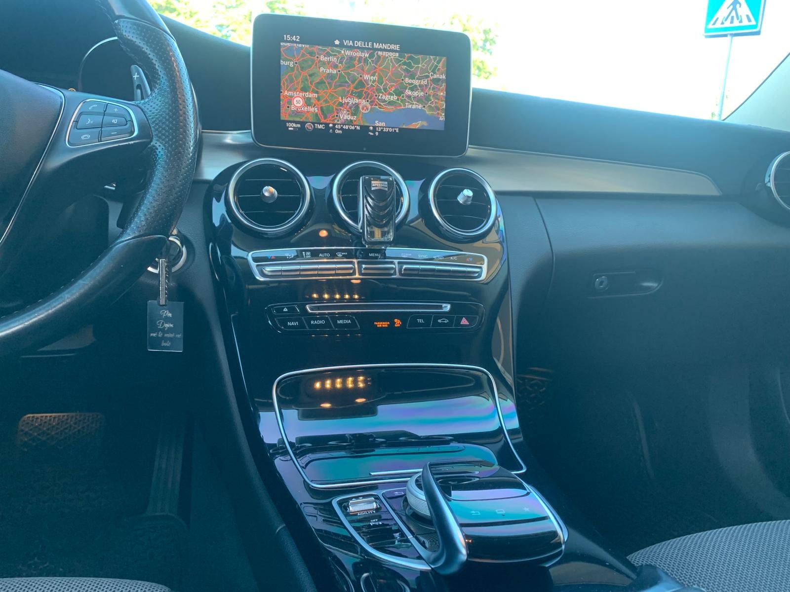 MERCEDES-BENZ C220