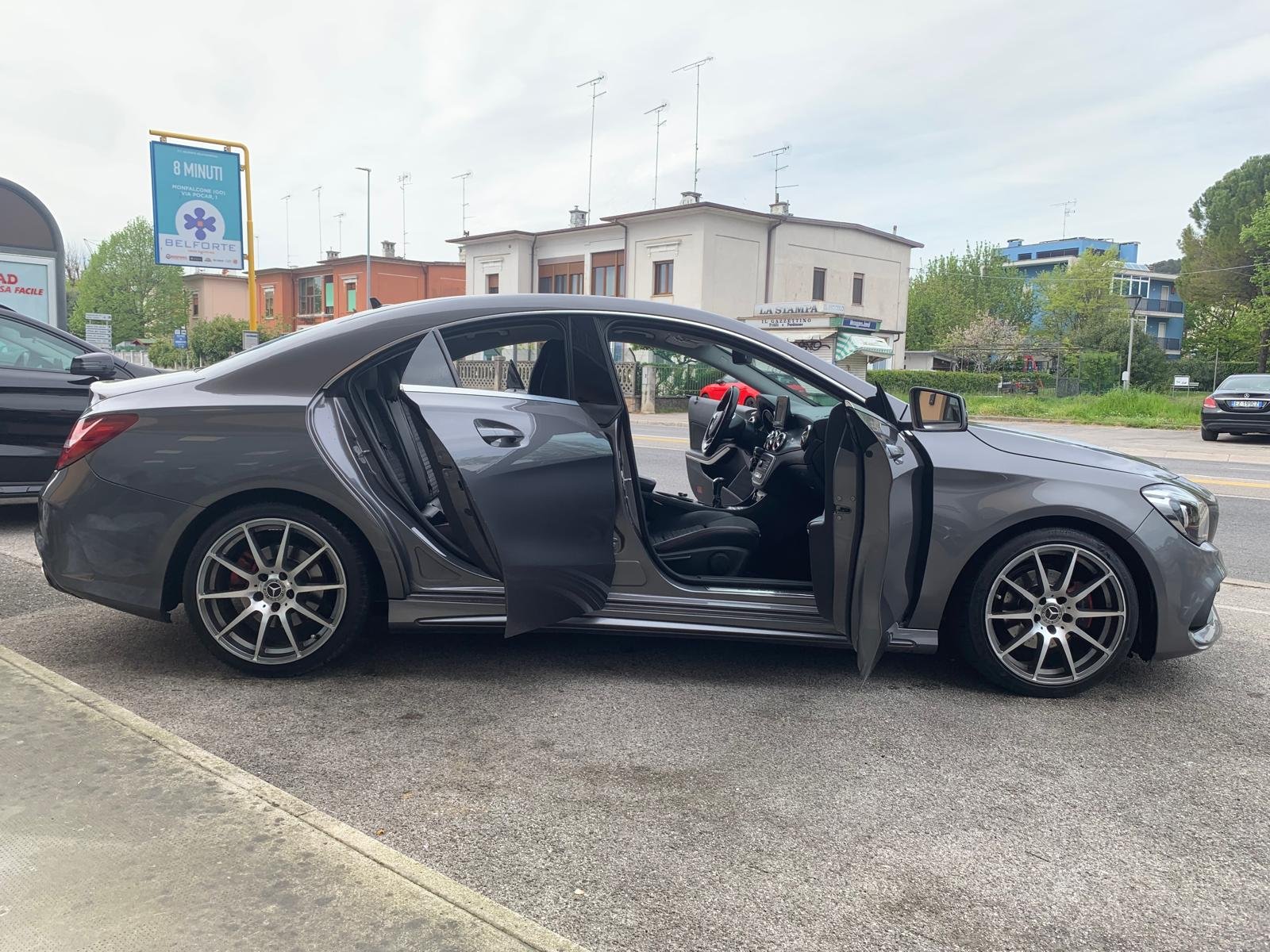 MERCEDES-BENZ CLA 200d PREMIUM AMG PACK