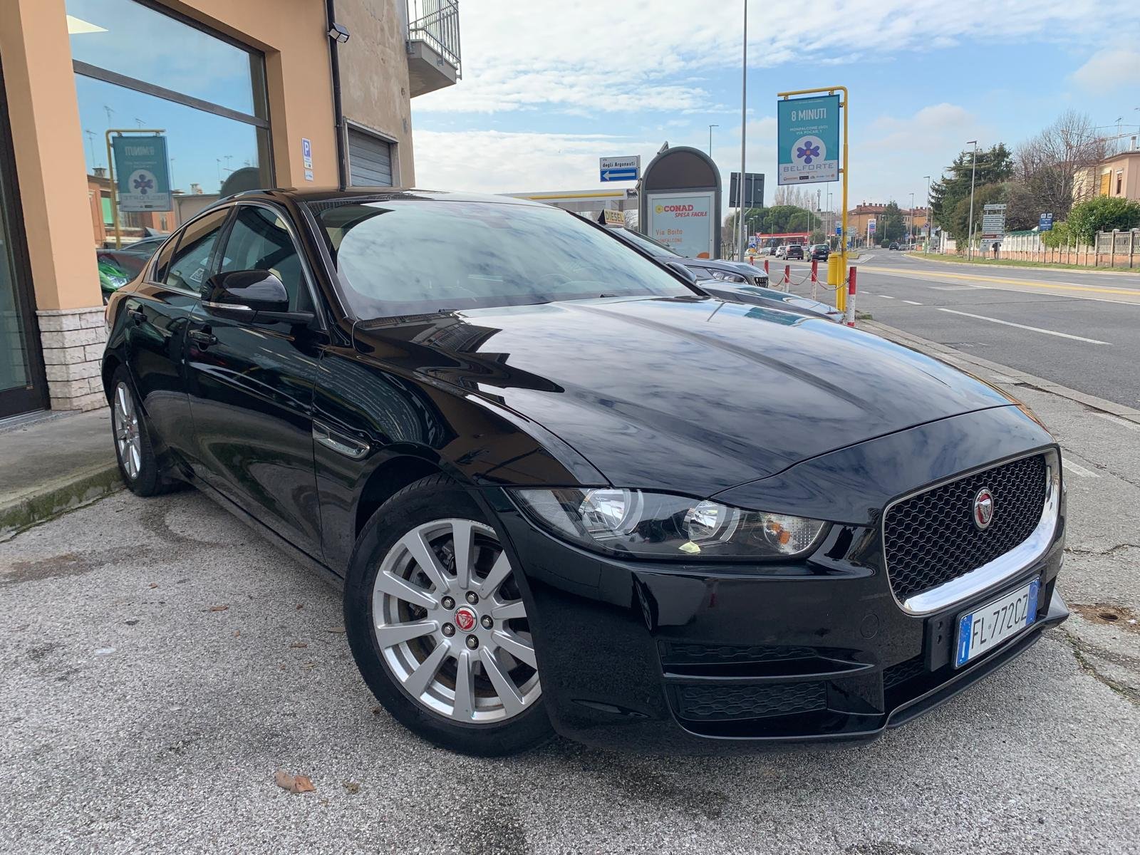JAGUAR XE