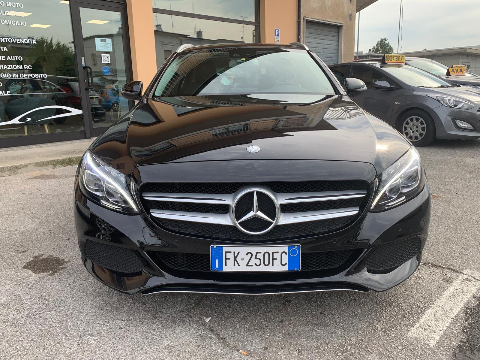 MERCEDES BENZ 220D
