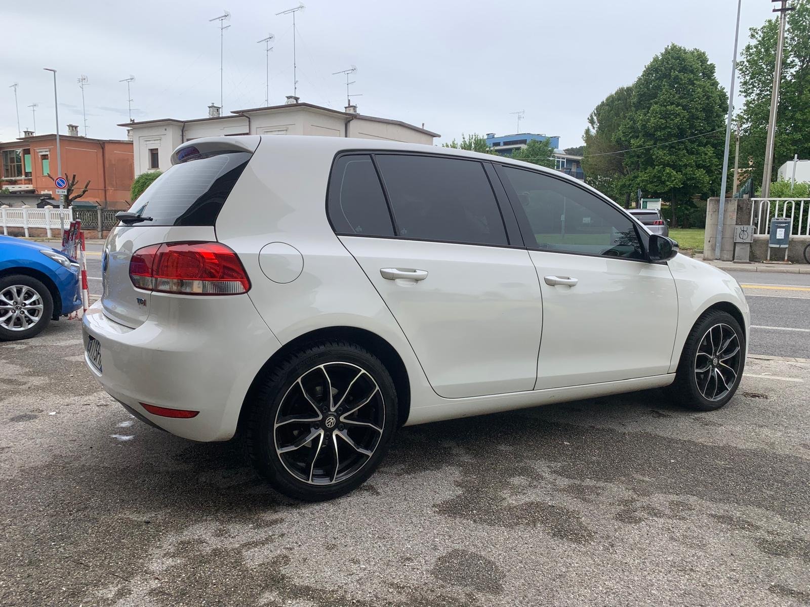 VOLKSWAGEN GOLF VI