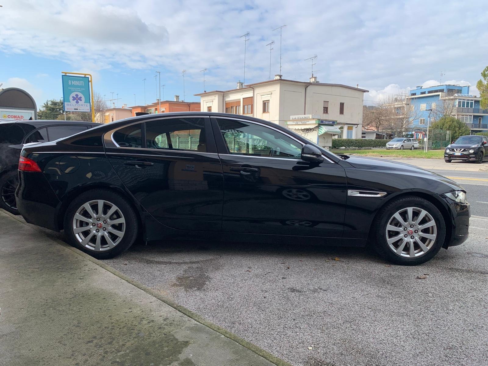 JAGUAR XE